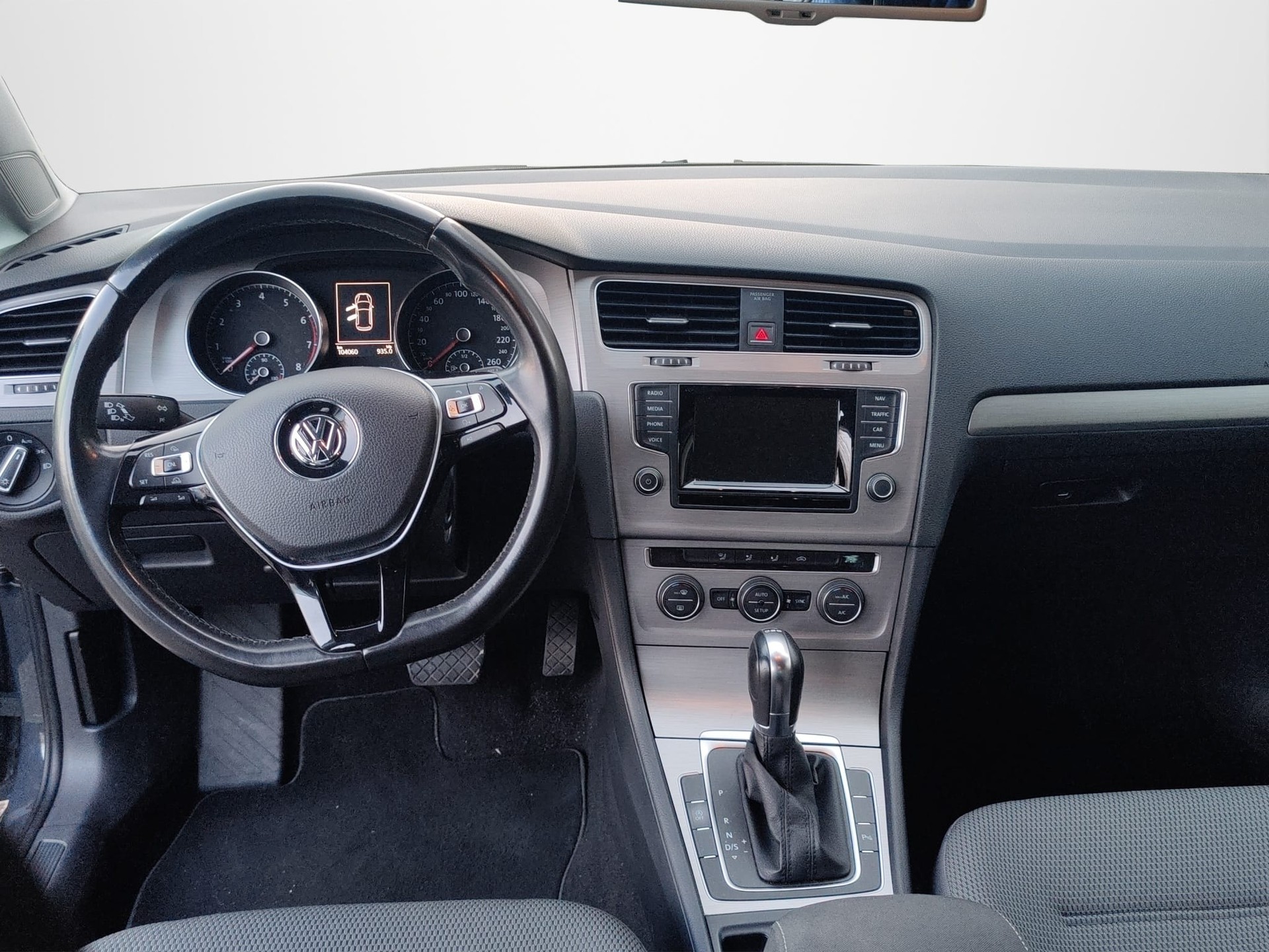 VW Golf 1.2 TSI Trendline DSG-image-8
