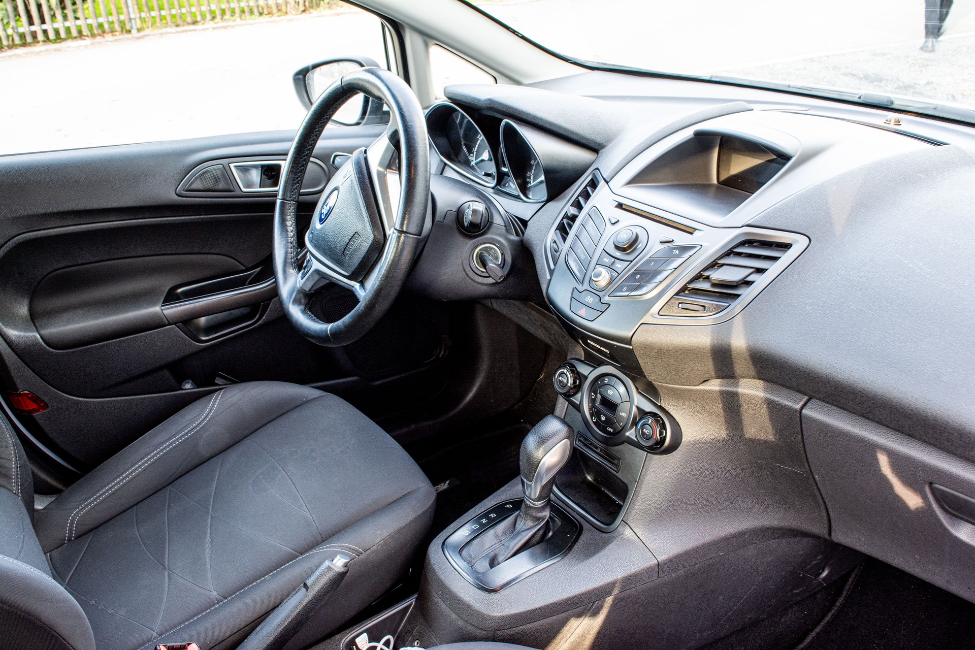FORD Fiesta 1.6 Ti-VCT Titanium PowerShift-image-6