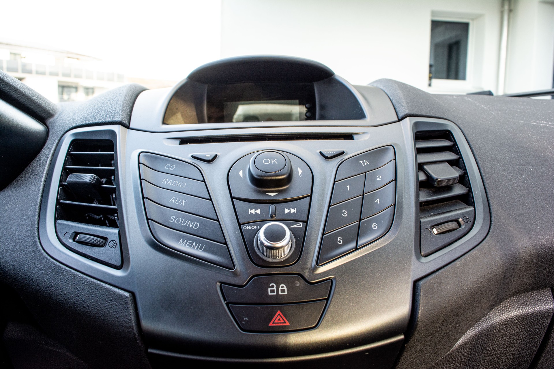 FORD Fiesta 1.6 Ti-VCT Titanium PowerShift-image-8