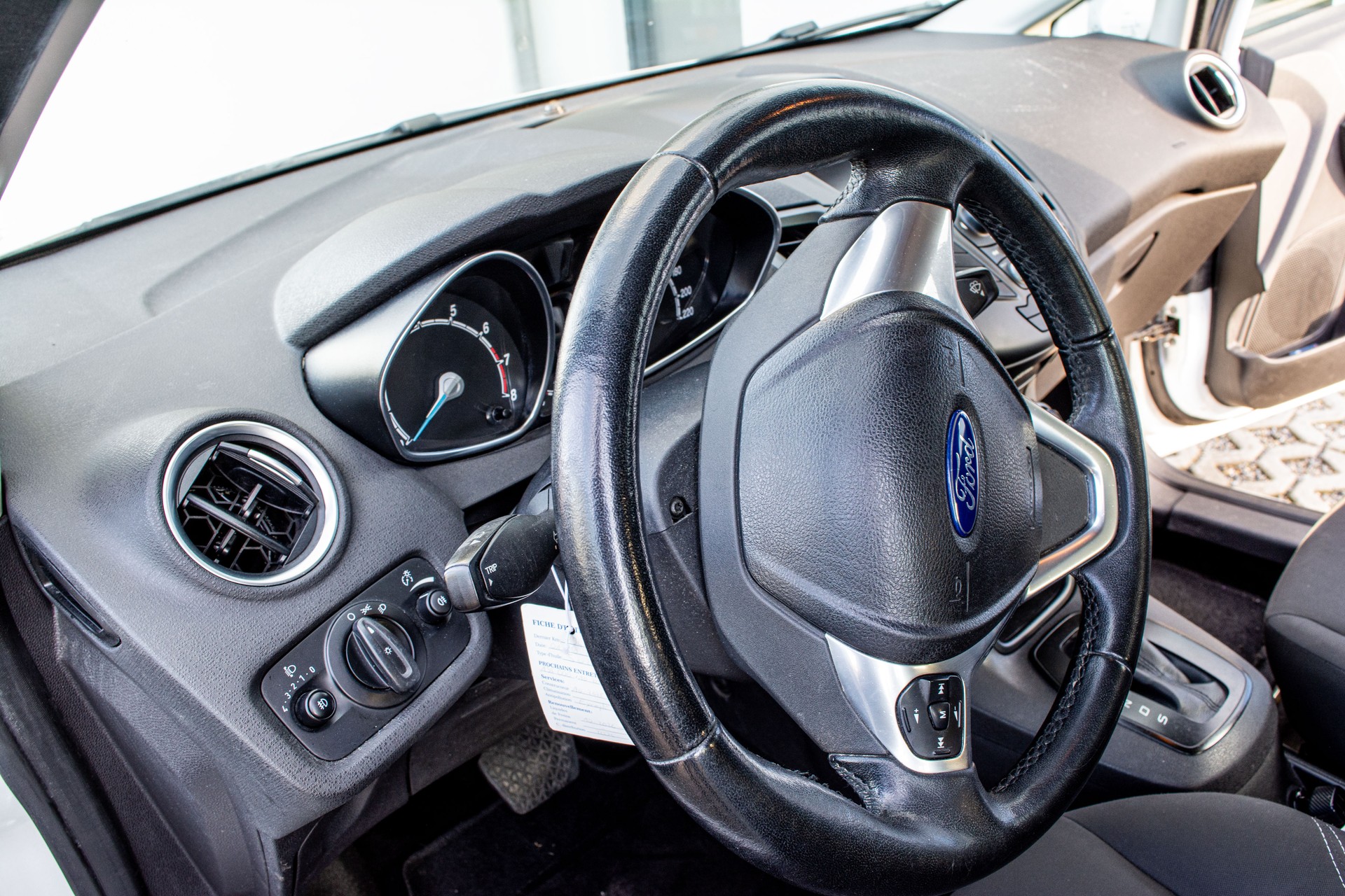 FORD Fiesta 1.6 Ti-VCT Titanium PowerShift-image-9
