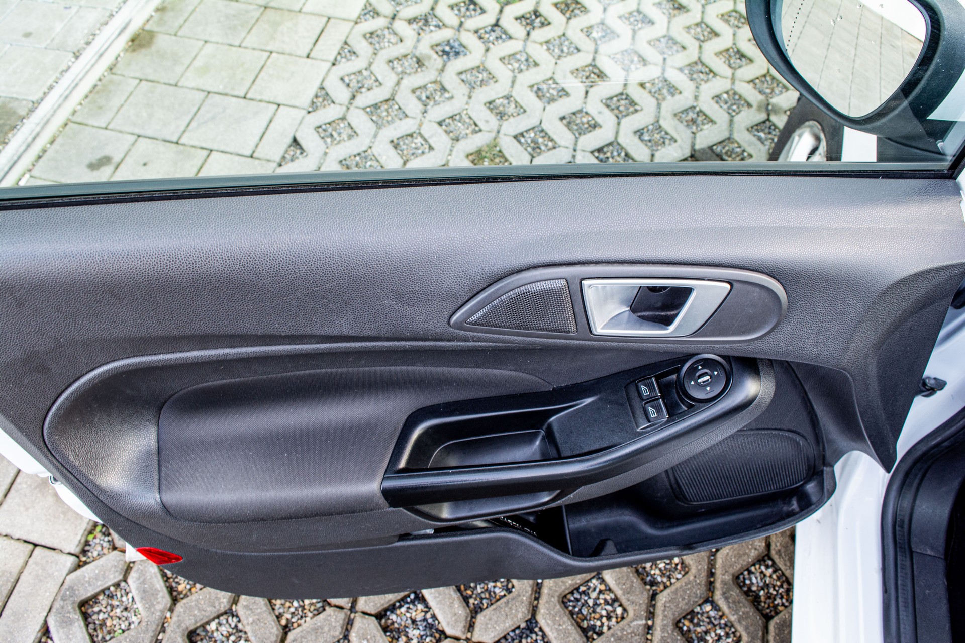 FORD Fiesta 1.6 Ti-VCT Titanium PowerShift-image-13
