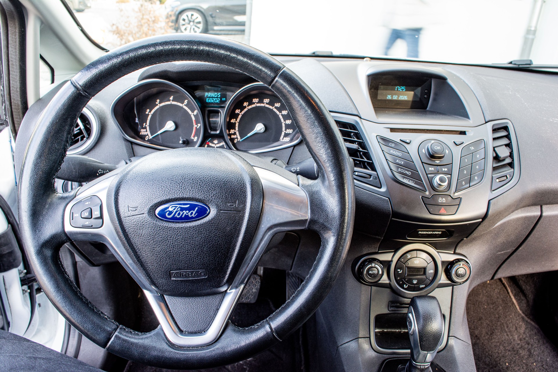 FORD Fiesta 1.6 Ti-VCT Titanium PowerShift-image-7