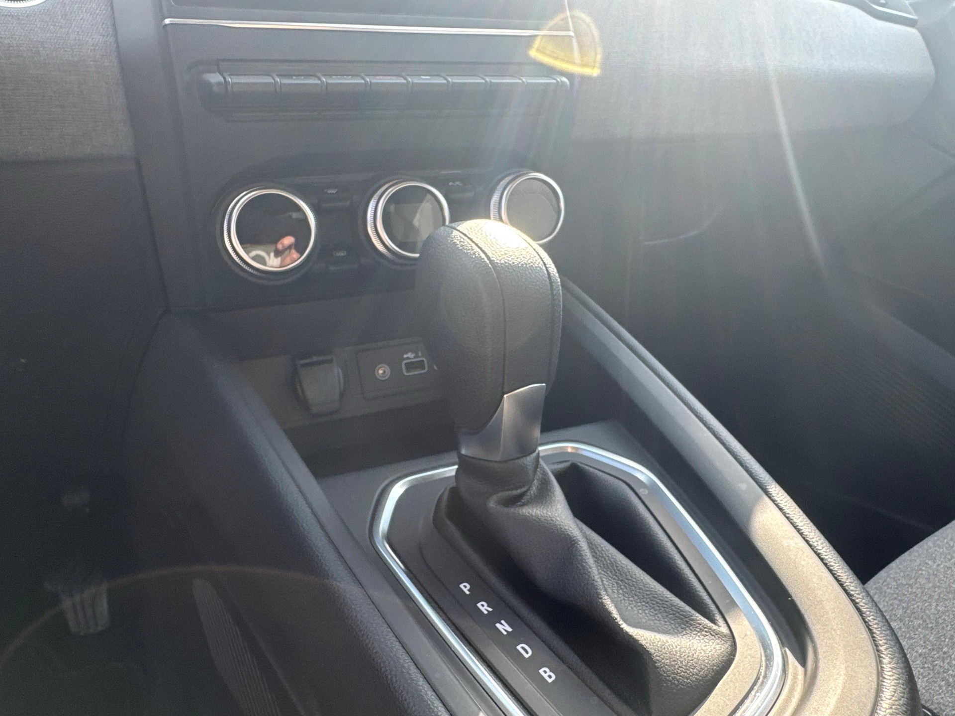 MITSUBISHI Colt 1.6 HEV Invite+ / Jetzt mit attraktivem 1.9% Leasing!-image-14