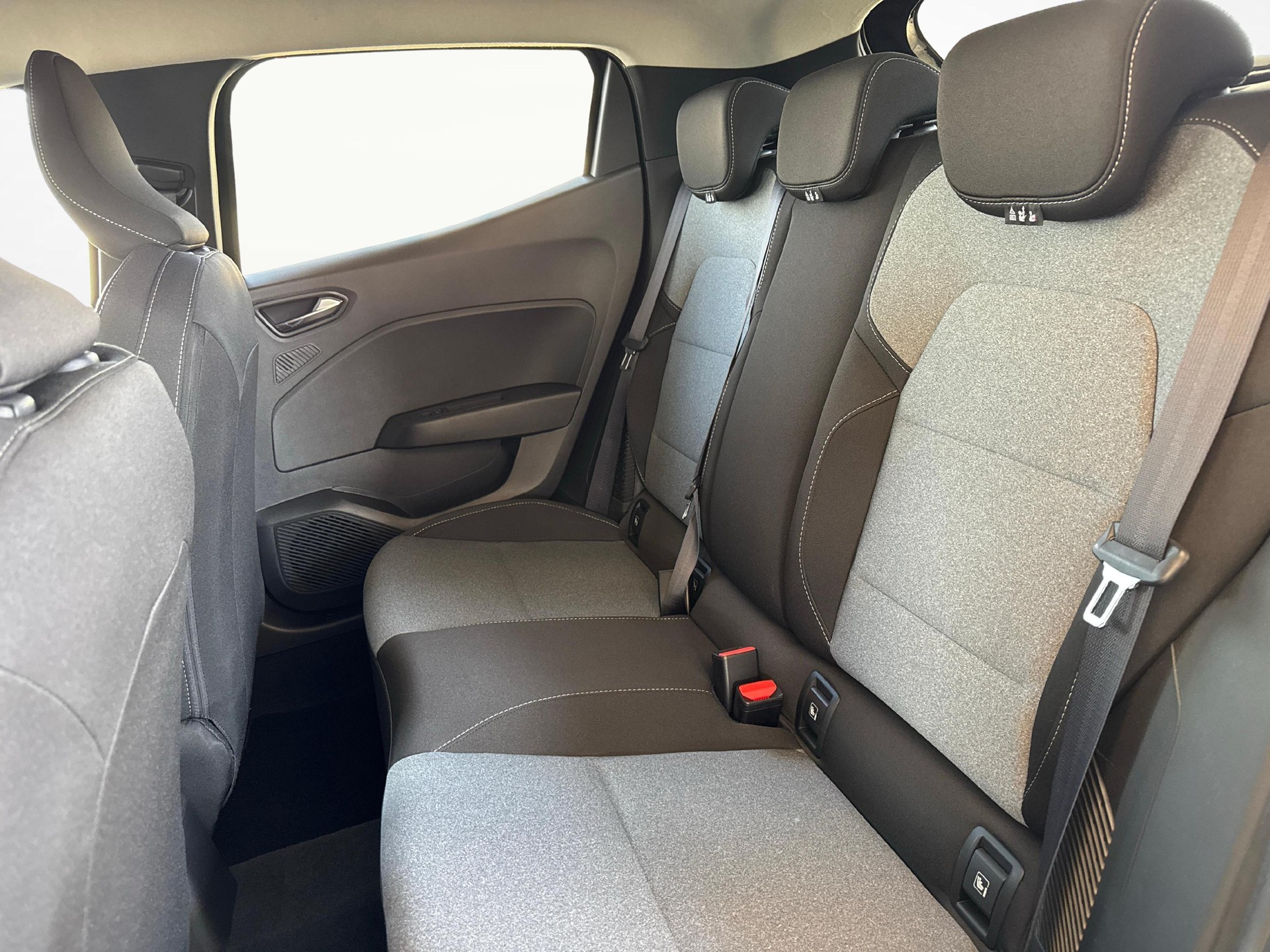 MITSUBISHI Colt 1.6 HEV Invite+ / Jetzt mit attraktivem 1.9% Leasing!-image-10