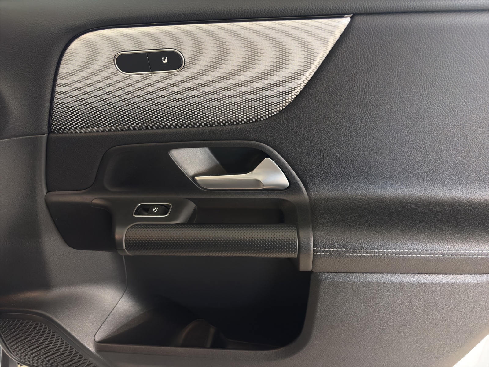MERCEDES-BENZ GLB 200 d Style 4 MATIC-image-10