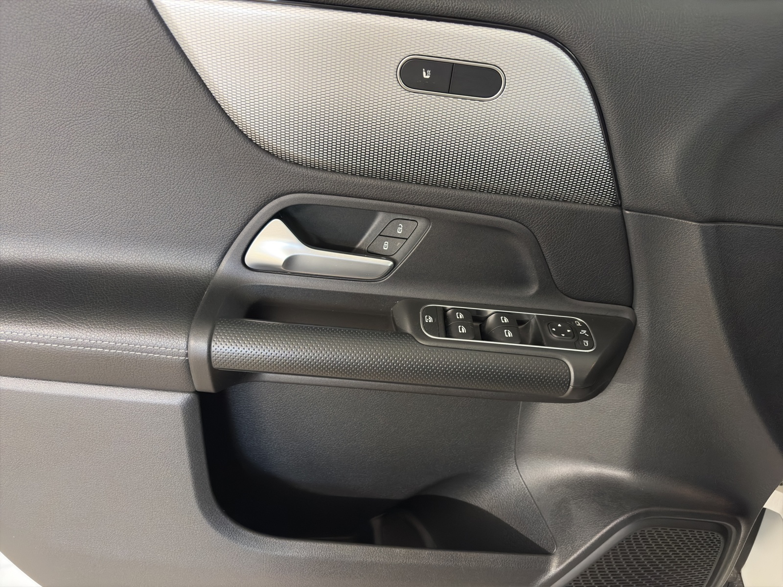 MERCEDES-BENZ GLB 200 d Style 4 MATIC-image-8