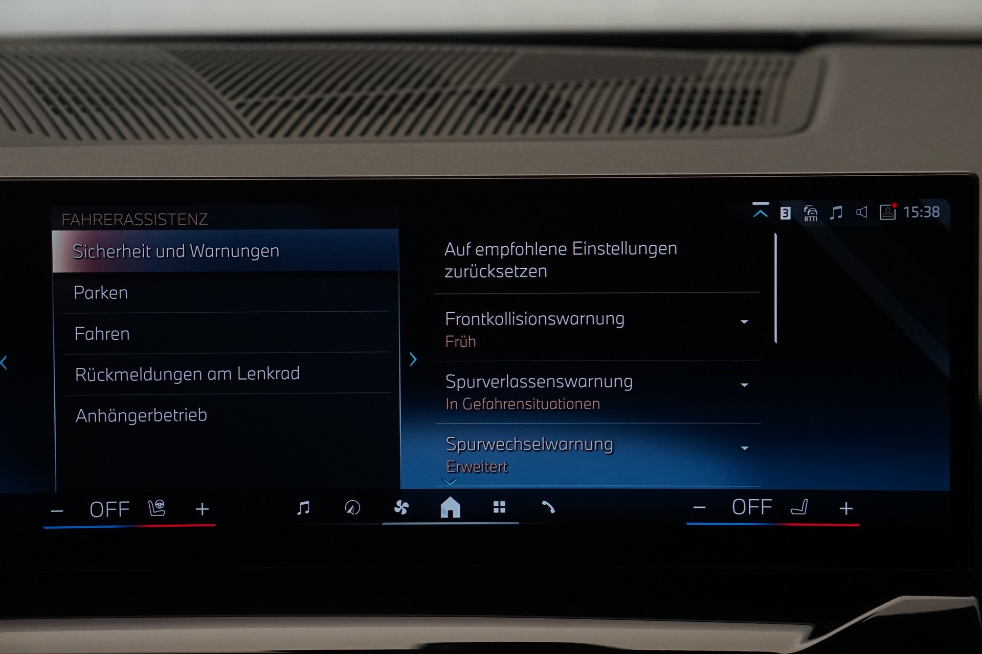 BMW 540d xDrive 48V Touring M Sport Steptronic *Panorama* *B&W* *AHK* *Carbon* *HuD*-image-25