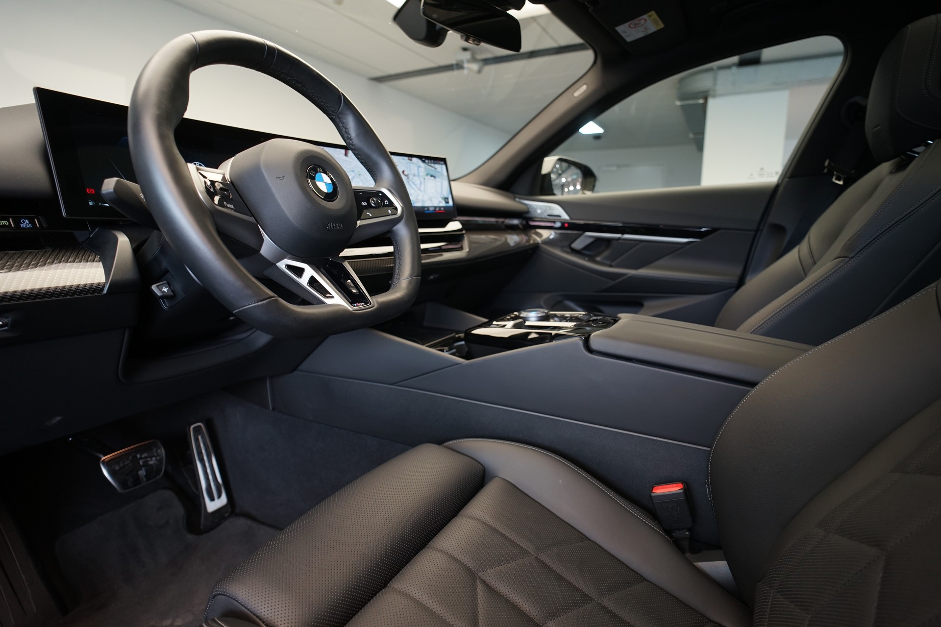 BMW 540d xDrive 48V Touring M Sport Steptronic *Panorama* *B&W* *AHK* *Carbon* *HuD*-image-13