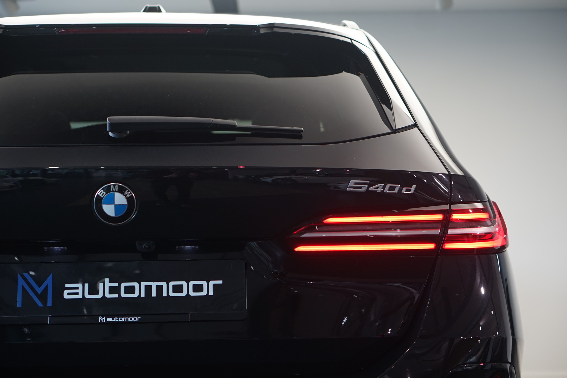 BMW 540d xDrive 48V Touring M Sport Steptronic *Panorama* *B&W* *AHK* *Carbon* *HuD*-image-10