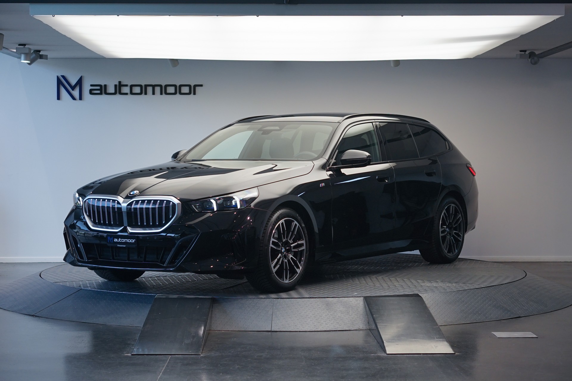 BMW 540d xDrive 48V Touring M Sport Steptronic *Panorama* *B&W* *AHK* *Carbon* *HuD*