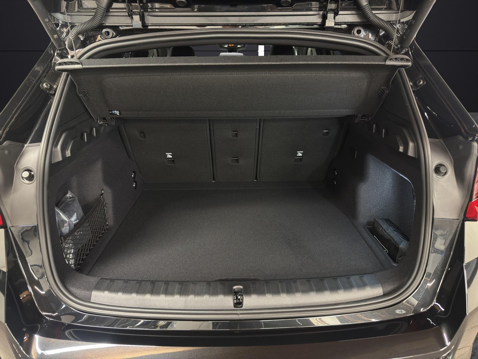 BMW iX1 30 xDrive-image-13