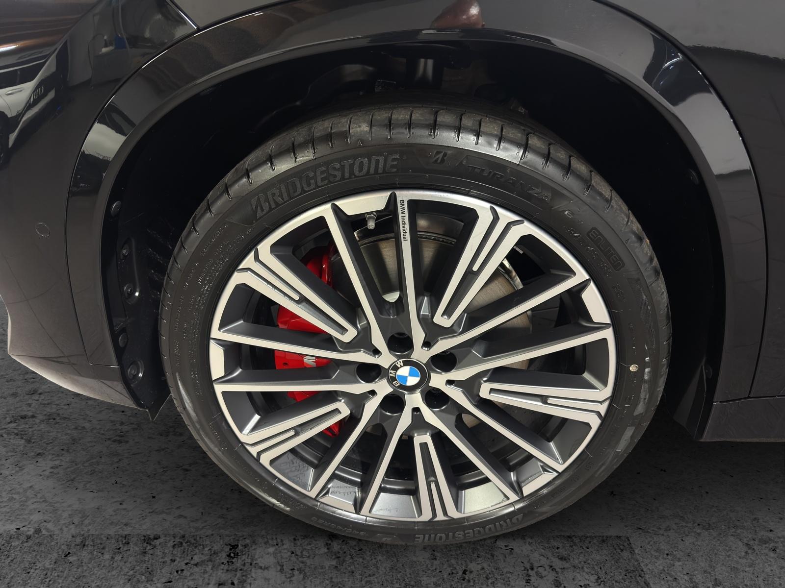 BMW iX1 30 xDrive-image-8