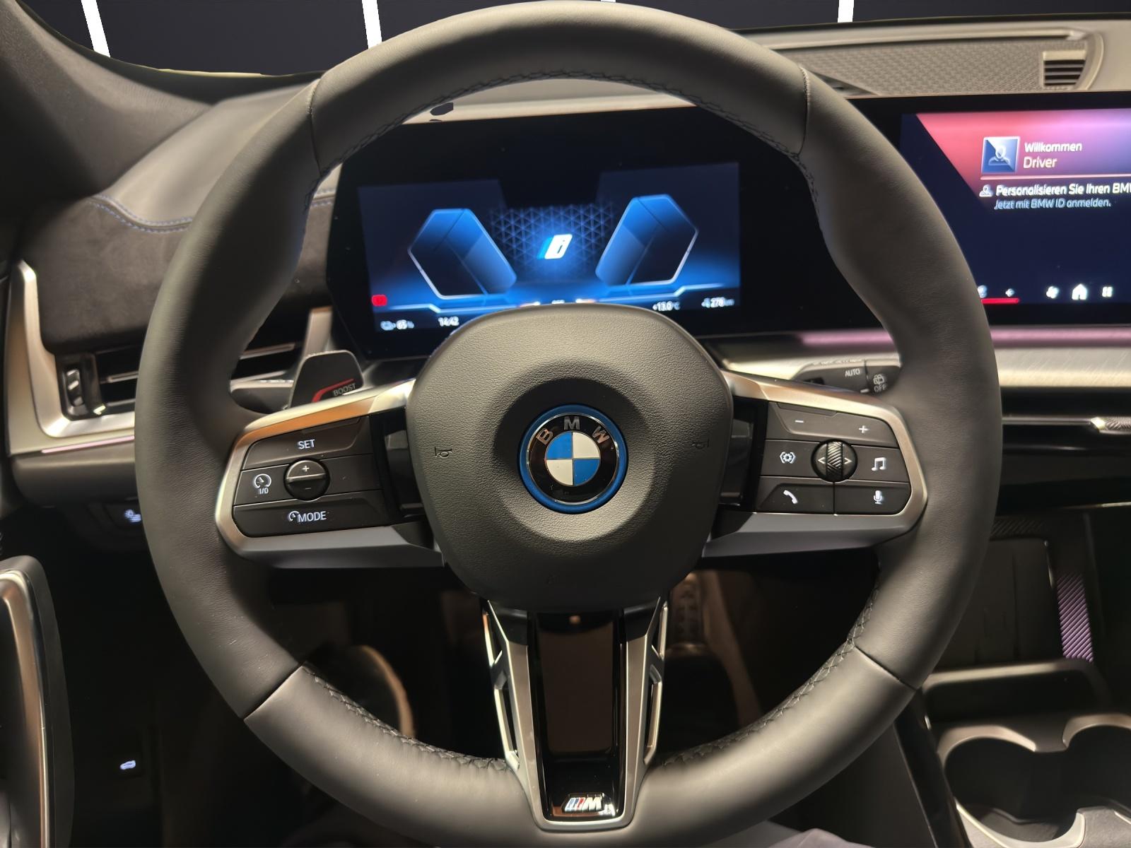 BMW iX1 30 xDrive-image-15