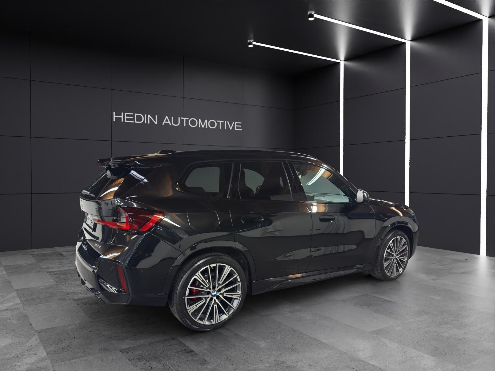 BMW iX1 30 xDrive-image-4