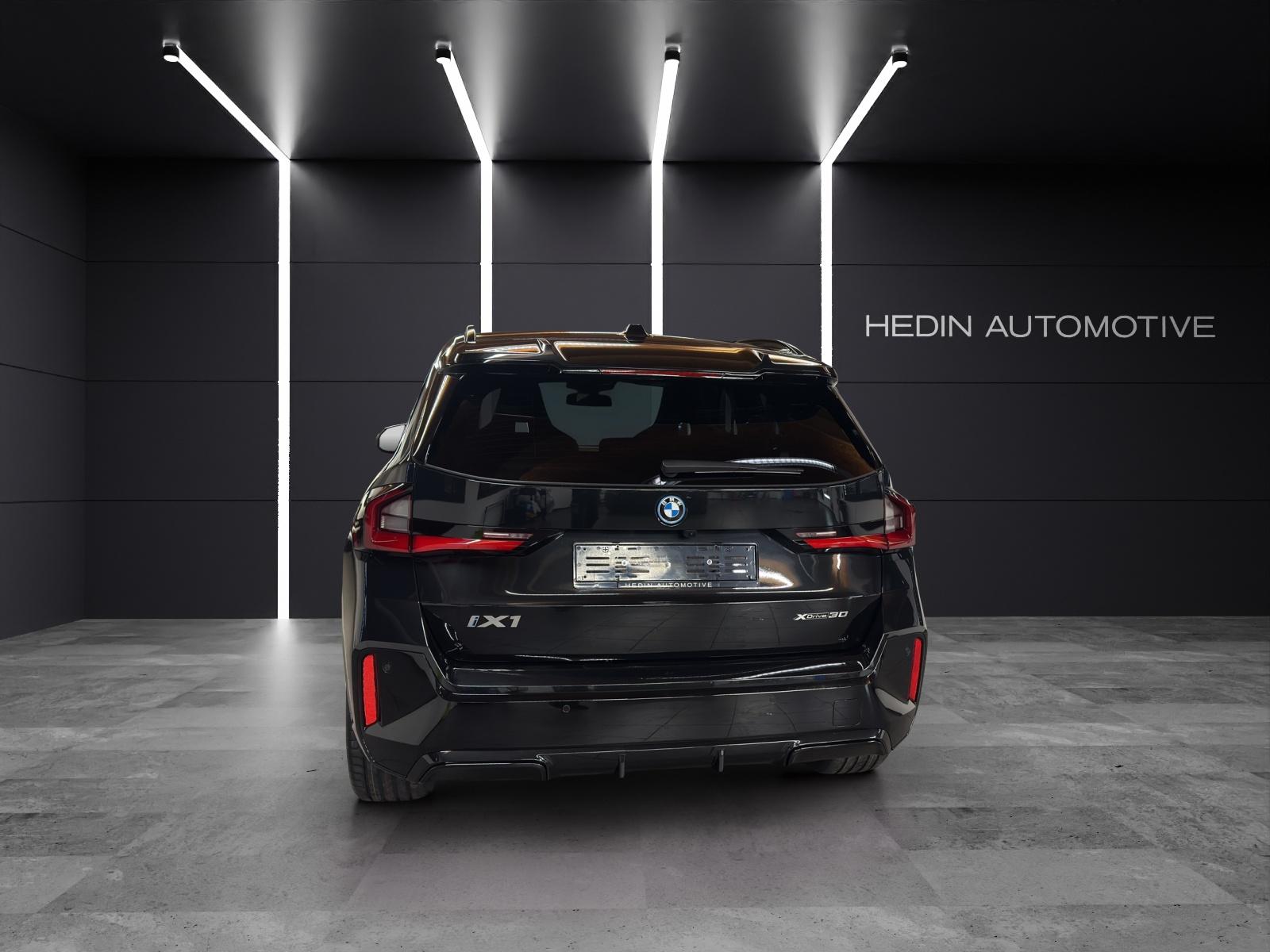 BMW iX1 30 xDrive-showroom-element-3