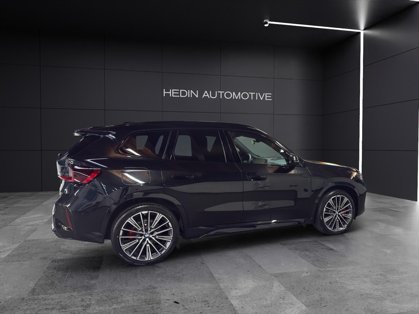 BMW iX1 30 xDrive-image-5