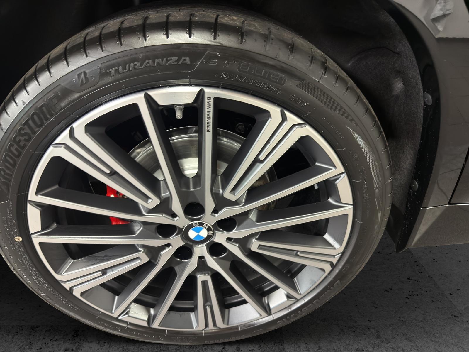 BMW iX1 30 xDrive-image-9
