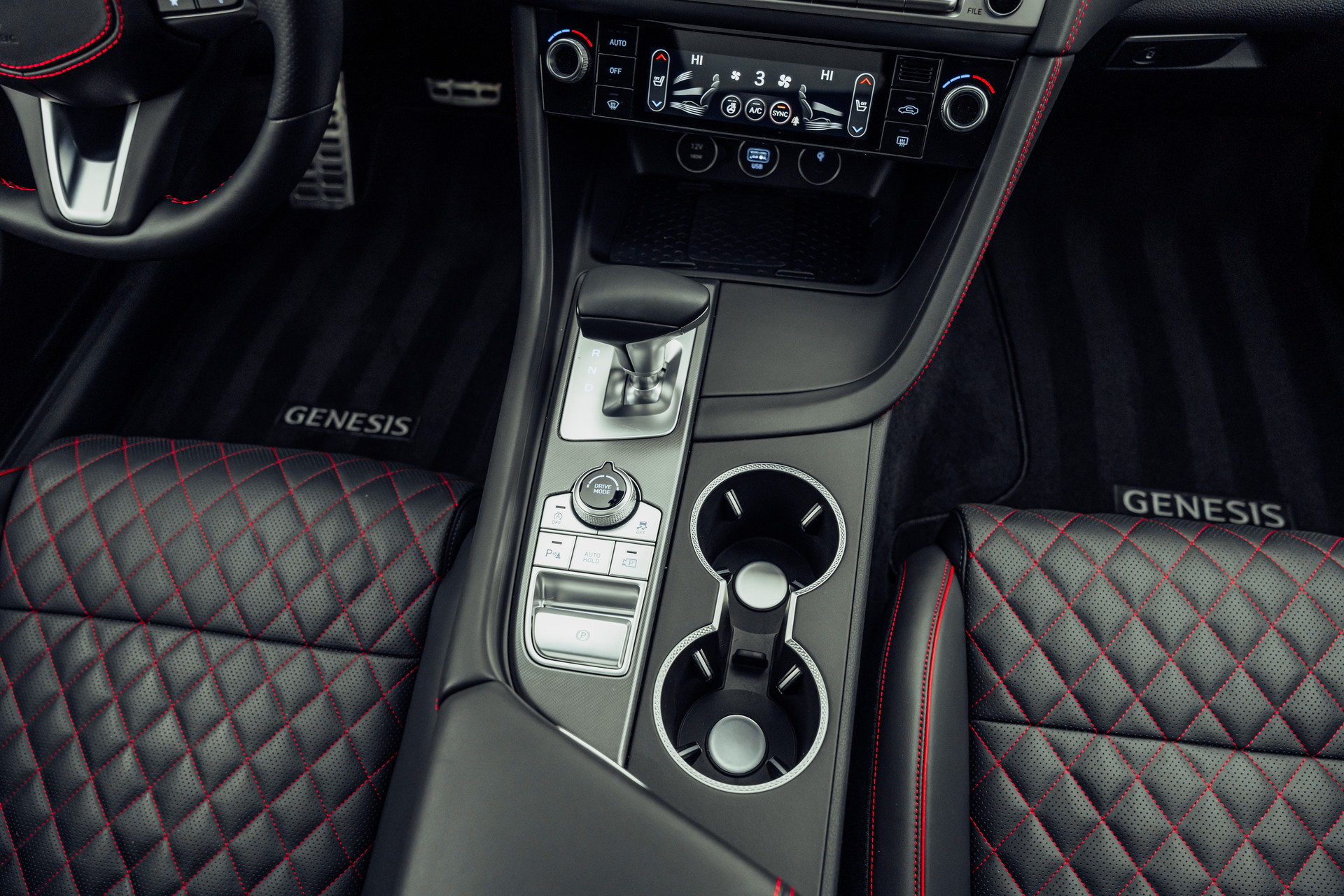 GENESIS G70 Shooting Brake 2.0 T Plus Sport AT8 AWD-image-14