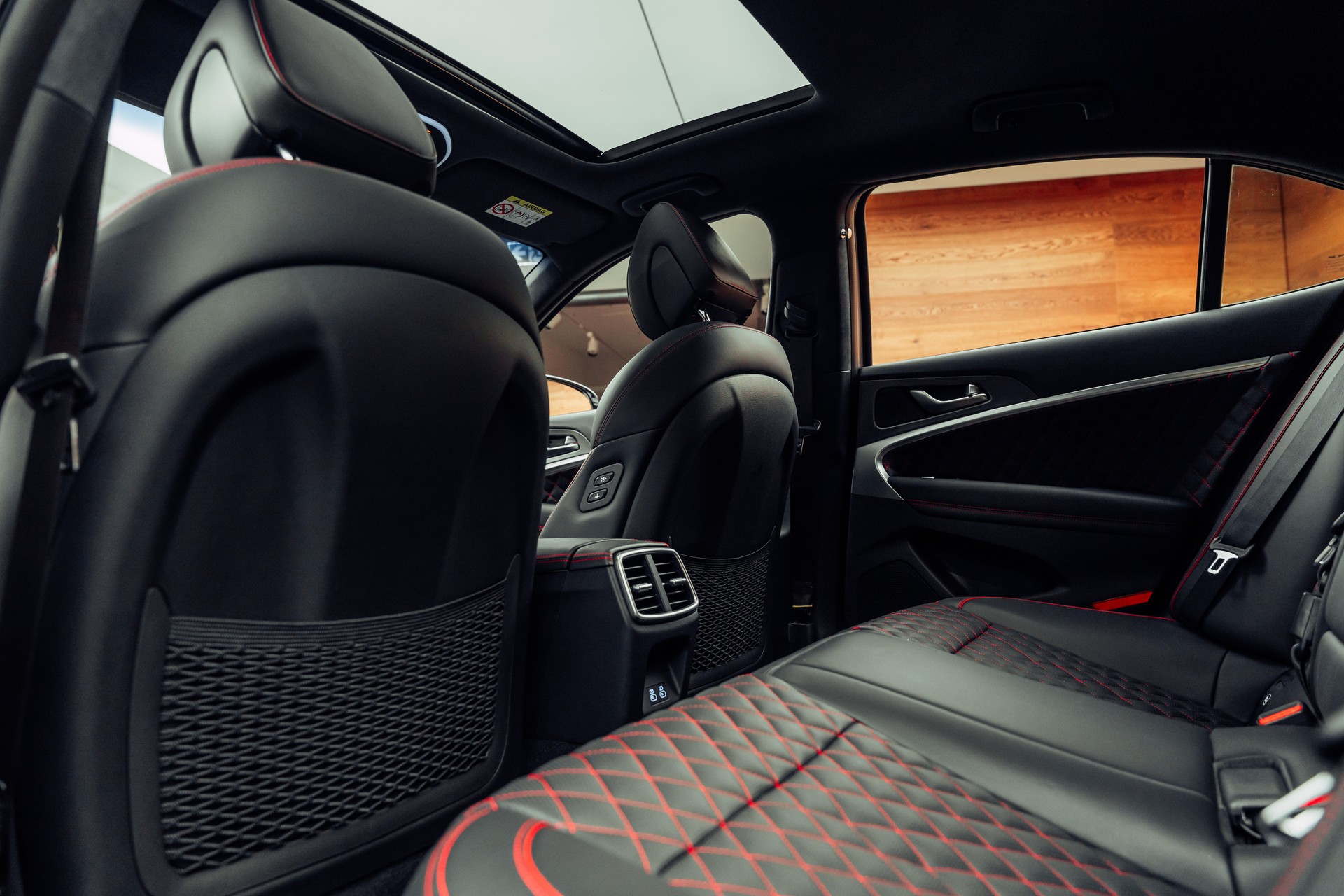 GENESIS G70 Shooting Brake 2.0 T Plus Sport AT8 AWD-image-8