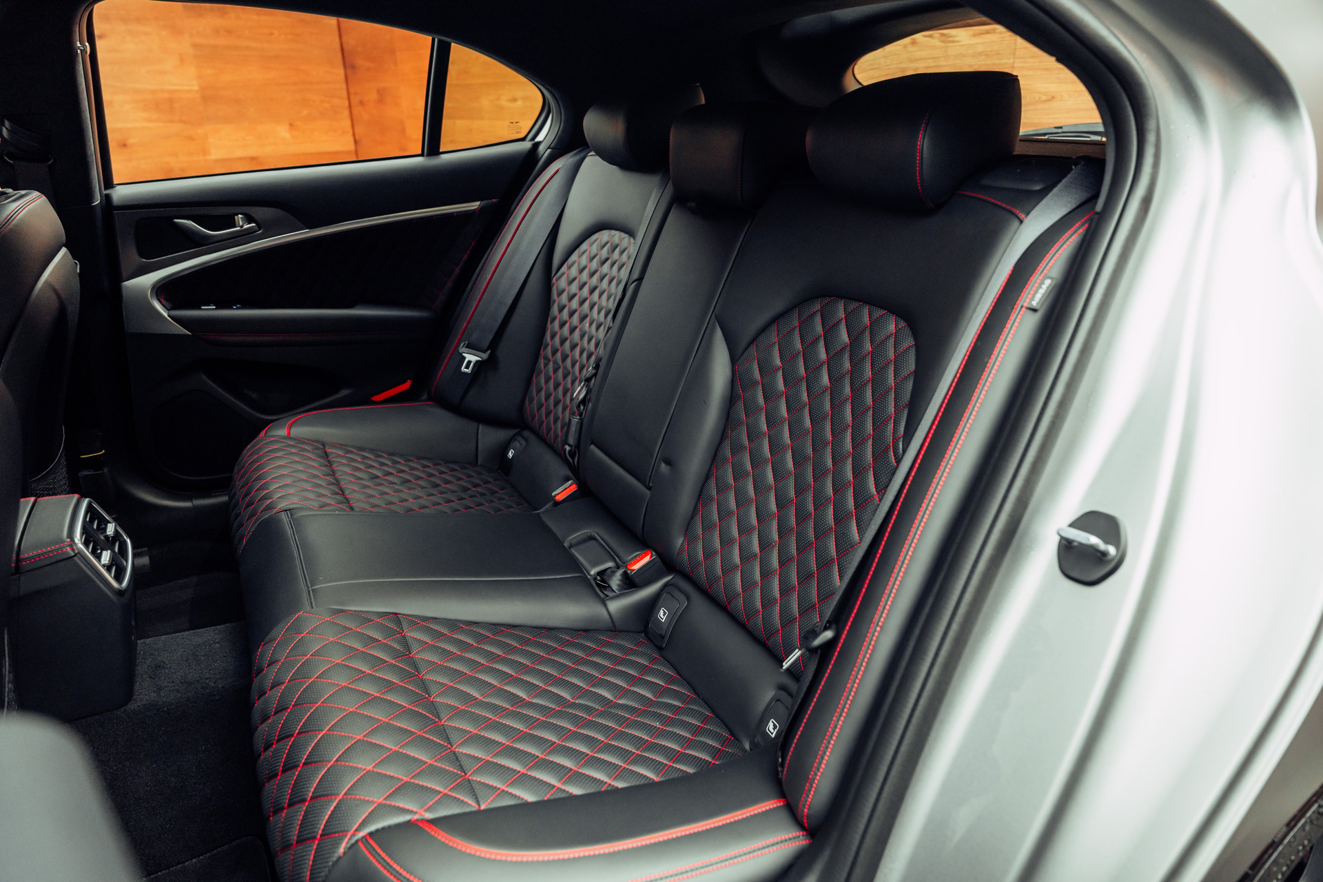 GENESIS G70 Shooting Brake 2.0 T Plus Sport AT8 AWD-image-7