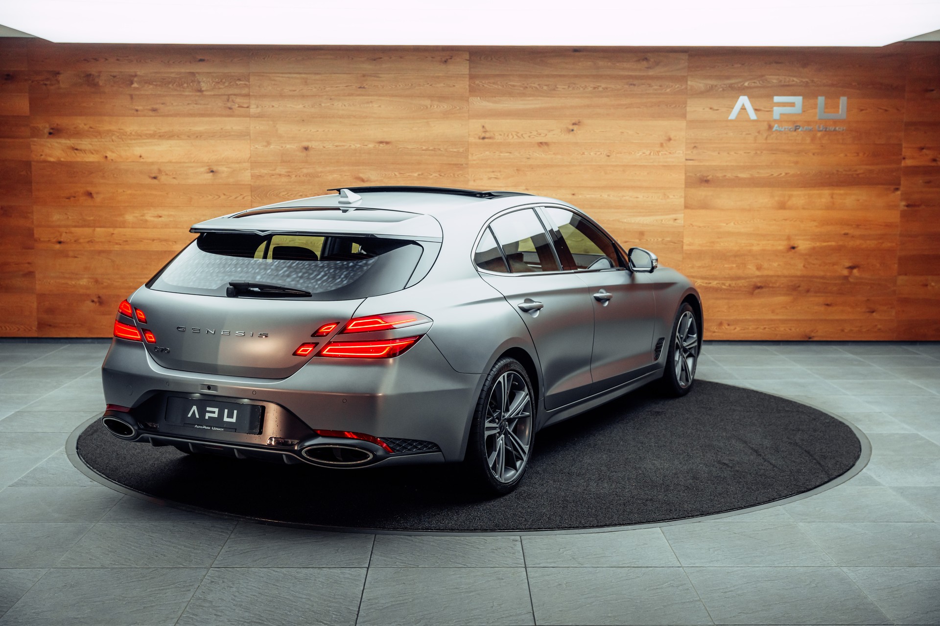 GENESIS G70 Shooting Brake 2.0 T Plus Sport AT8 AWD-showroom-element-1
