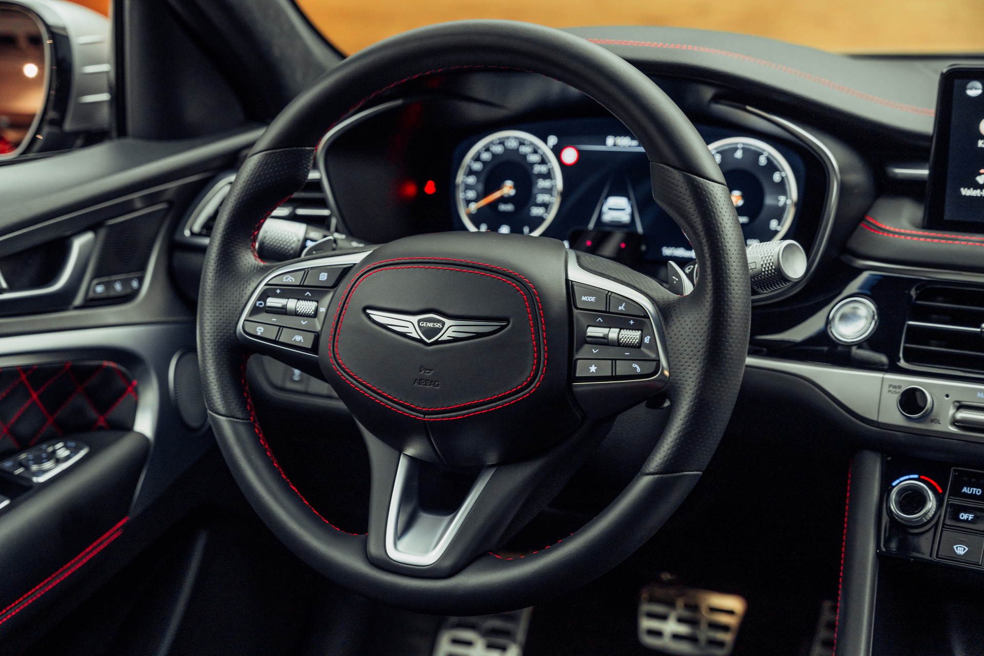 GENESIS G70 Shooting Brake 2.0 T Plus Sport AT8 AWD-image-16