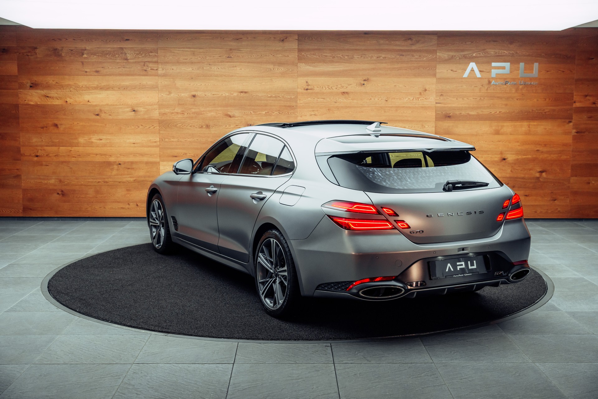 GENESIS G70 Shooting Brake 2.0 T Plus Sport AT8 AWD-showroom-element-2