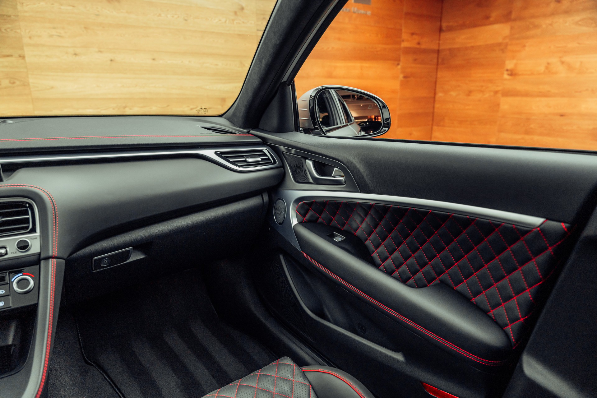GENESIS G70 Shooting Brake 2.0 T Plus Sport AT8 AWD-image-10