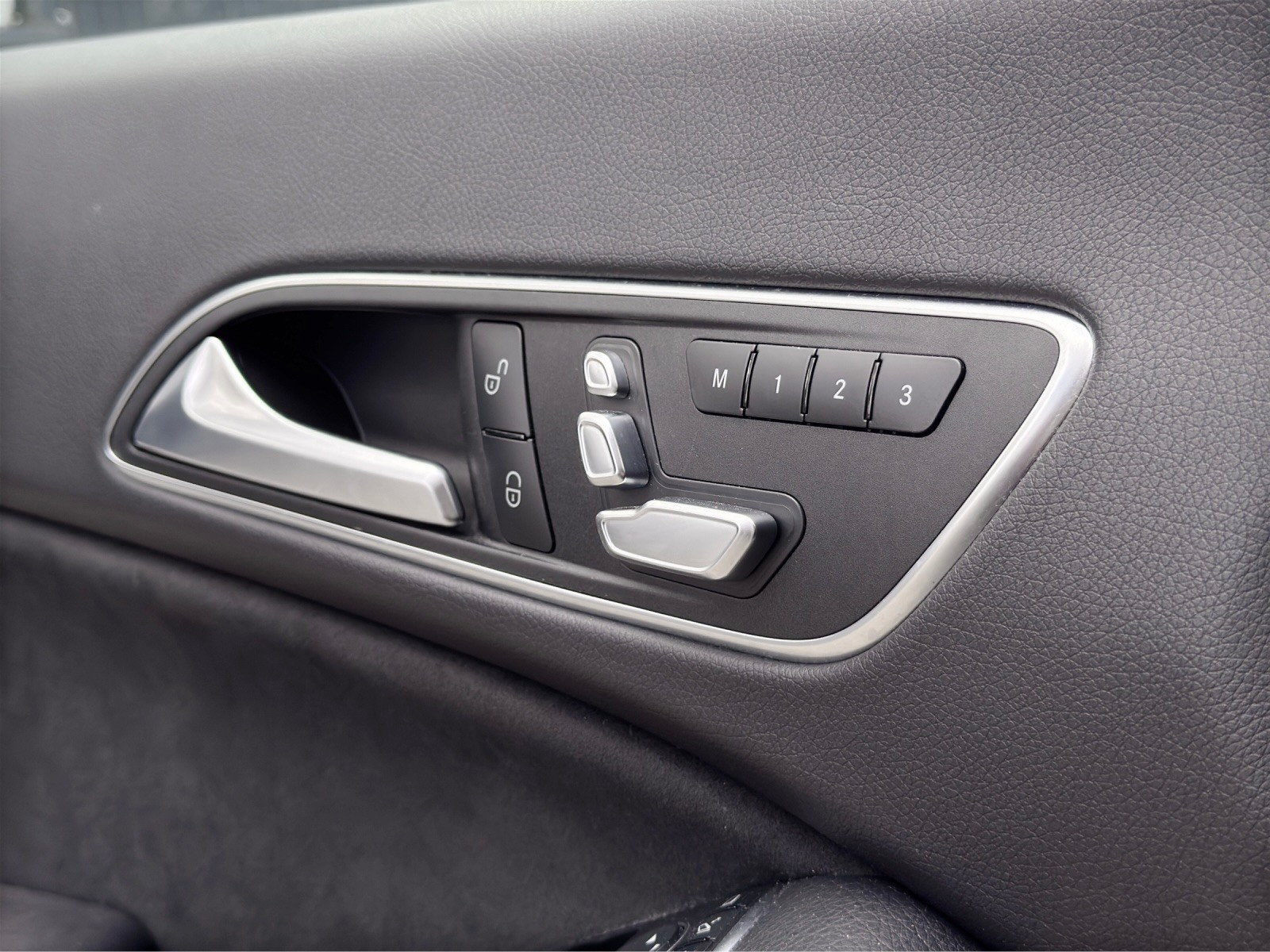 MERCEDES-BENZ CLA 220 d AMG Line 4Matic 7G-DCT-image-19