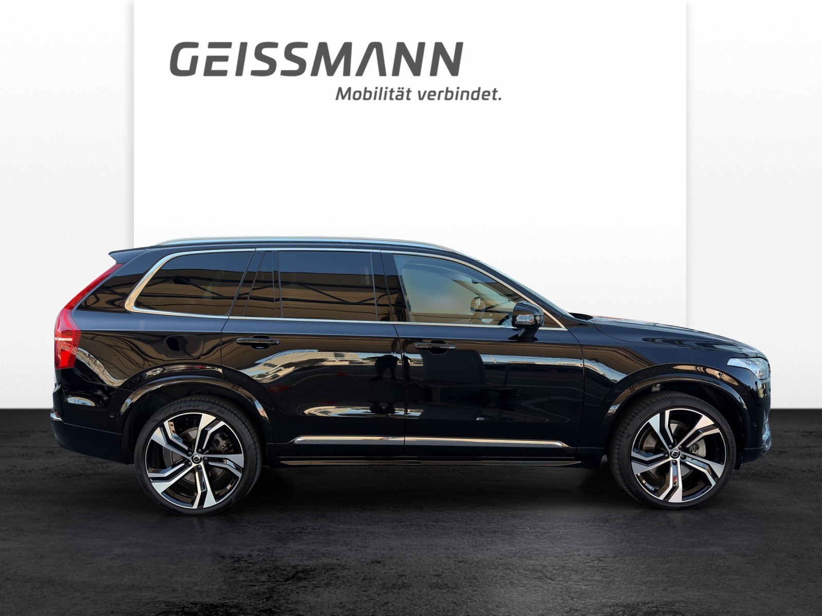 VOLVO XC90 2.0 T8 TE Ultra Bright eAWD-showroom-element-3