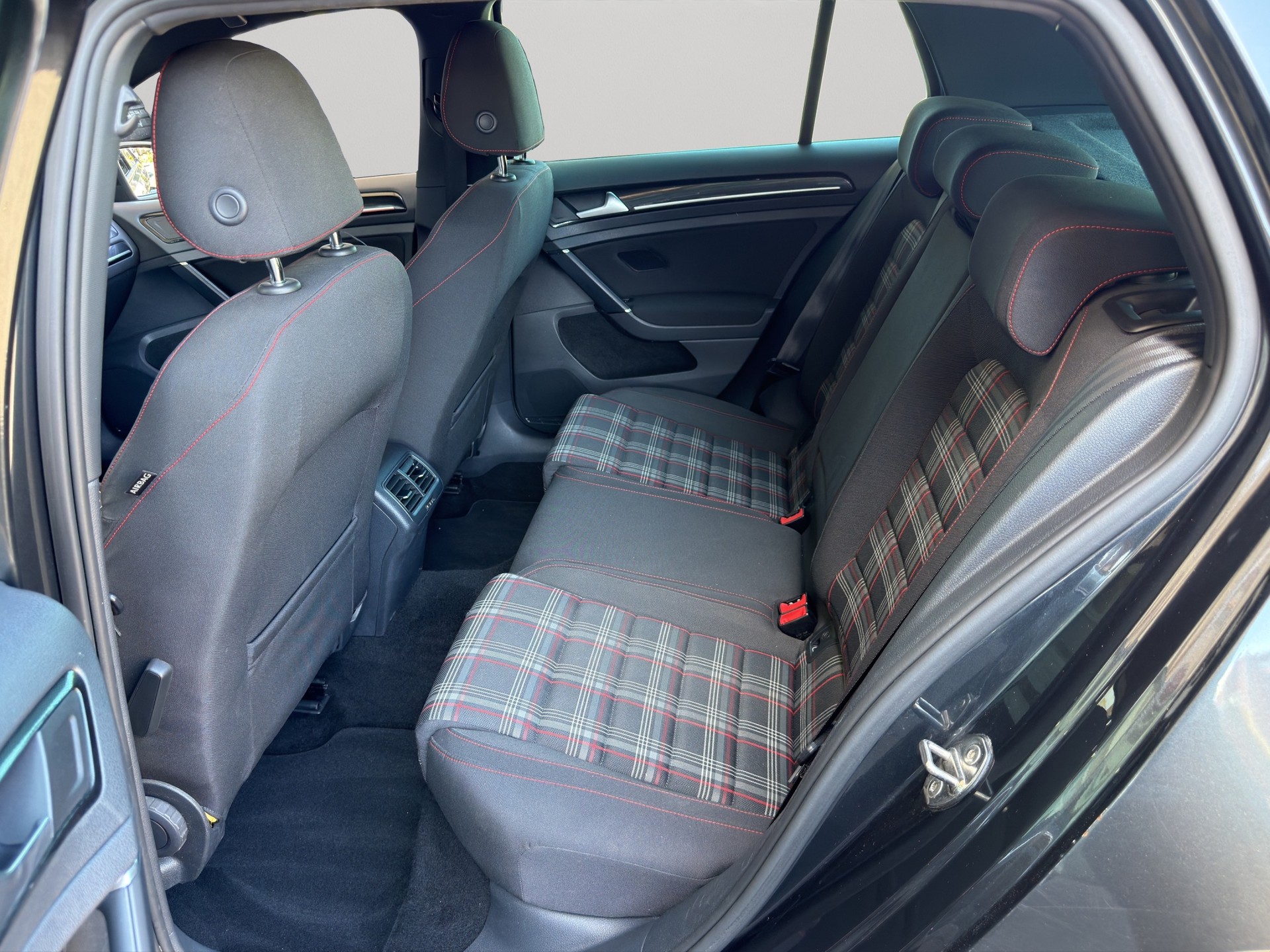 VW Golf 2.0 TSI GTI Performance DSG-image-8