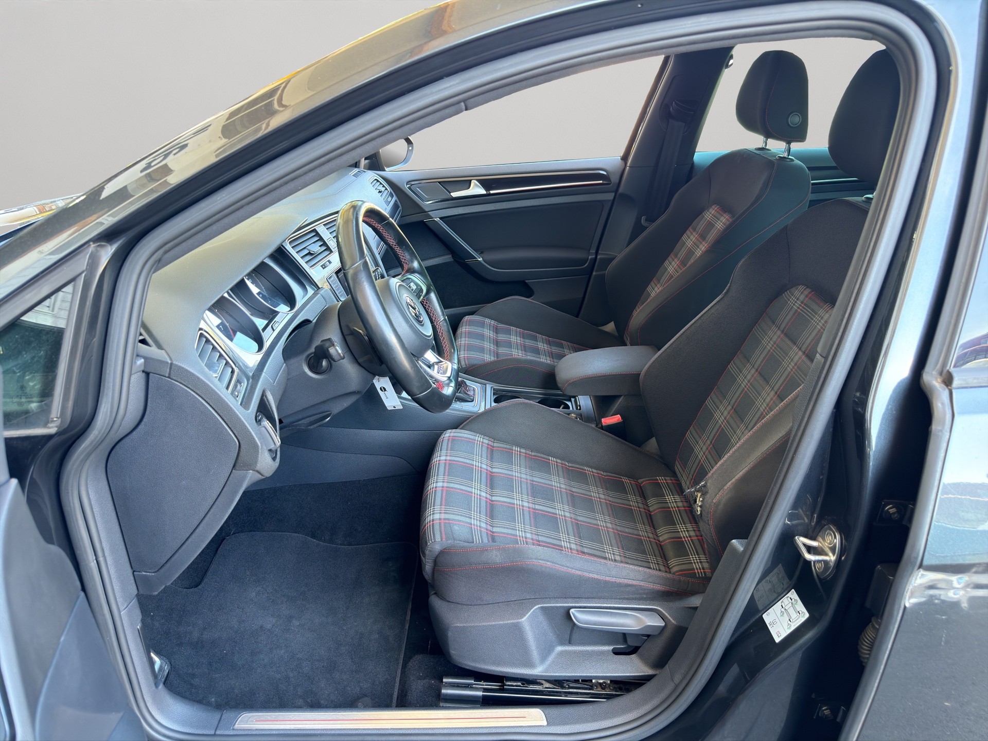VW Golf 2.0 TSI GTI Performance DSG-image-7