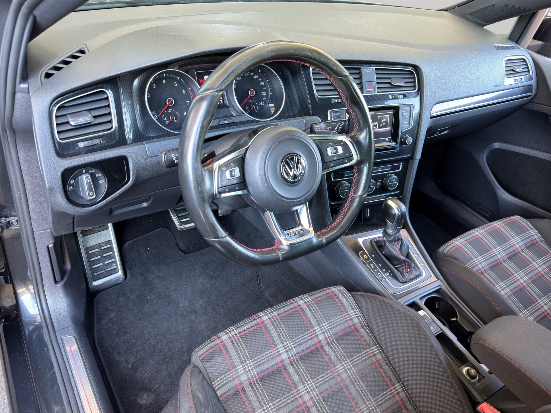 VW Golf 2.0 TSI GTI Performance DSG-image-6