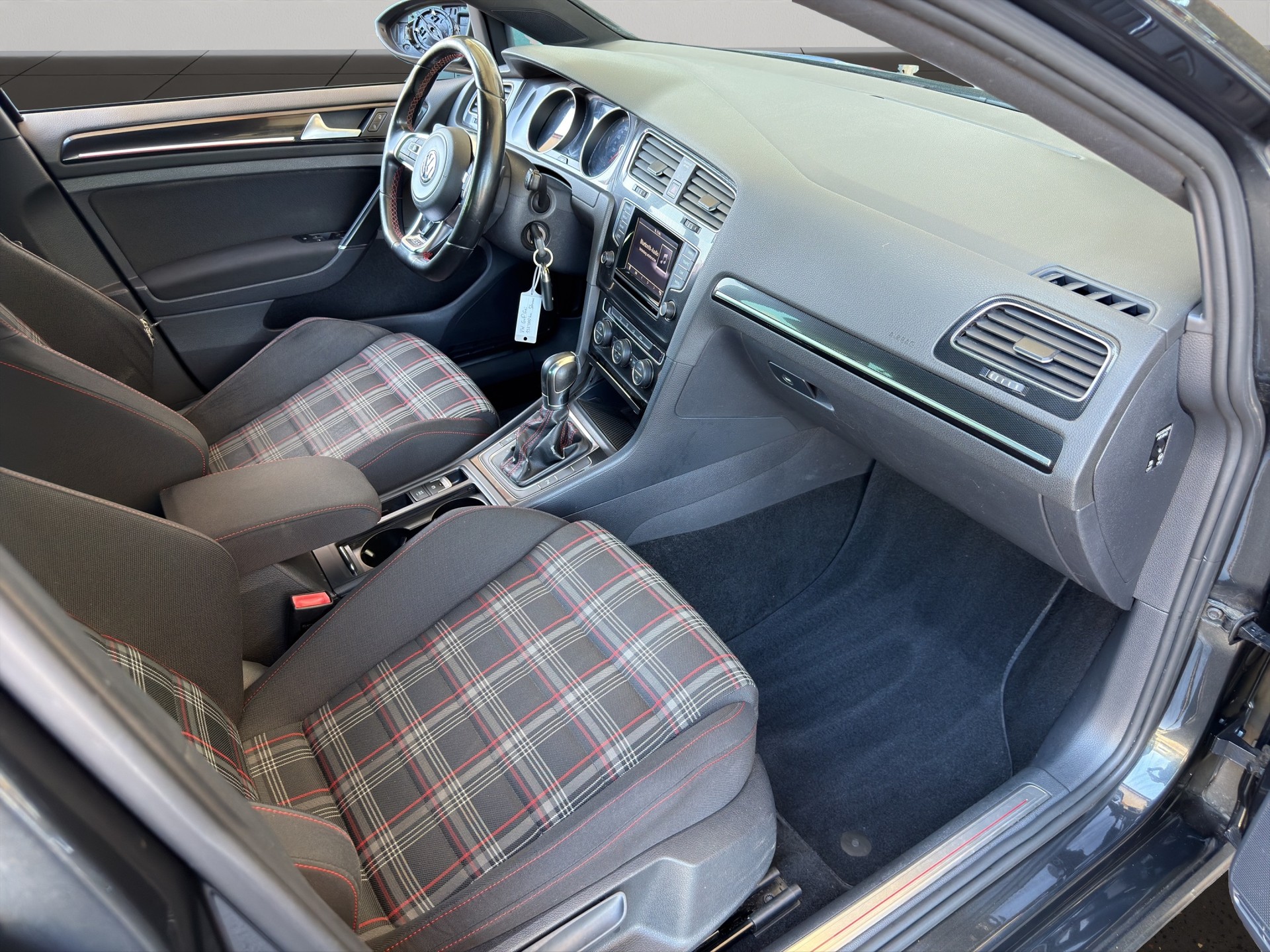 VW Golf 2.0 TSI GTI Performance DSG-image-10
