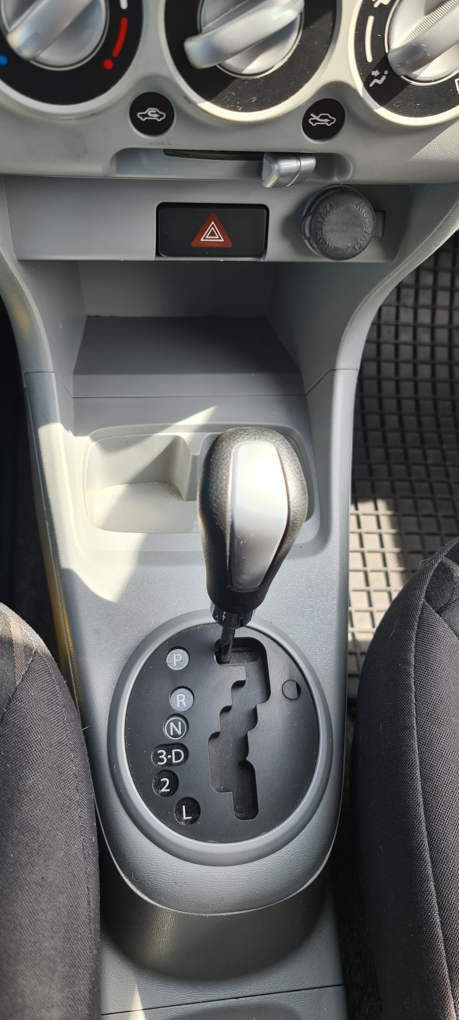 NISSAN Pixo 1.0 acenta Automatic-image-12