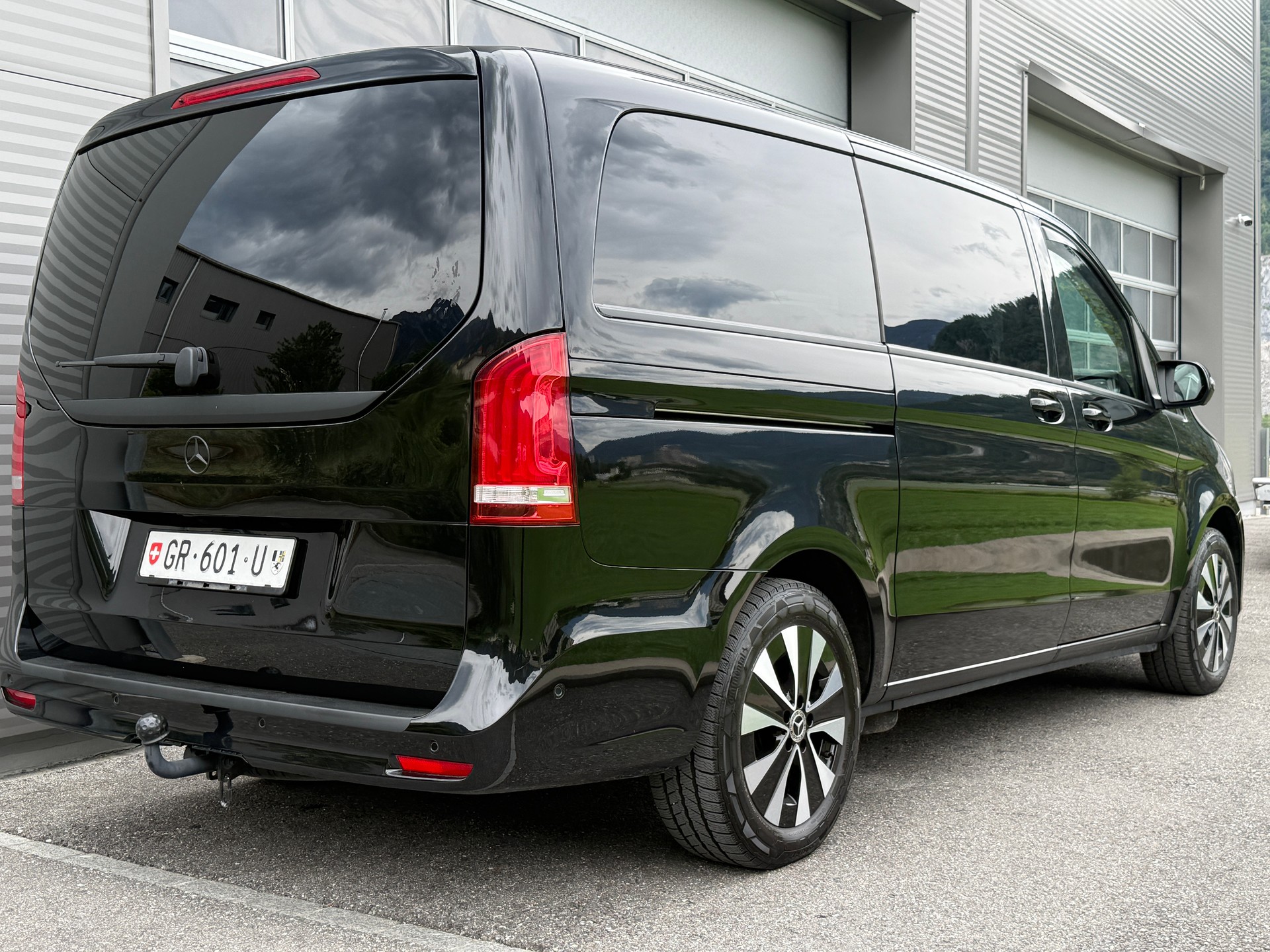 MERCEDES-BENZ V 250 d lang Exclusive 4Matic 9G-Tronic-image-2
