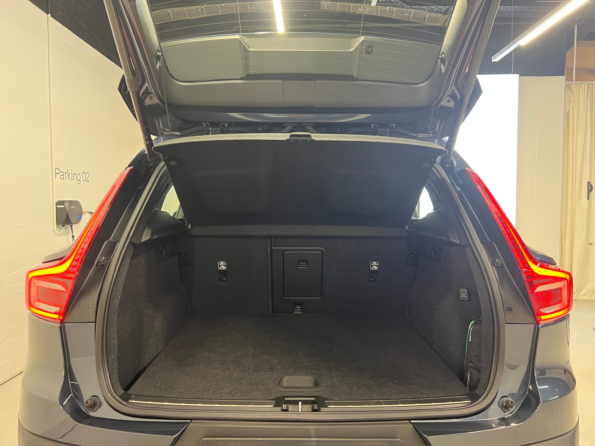 VOLVO XC40 2.0 B4 MH Inscription AWD-image-11