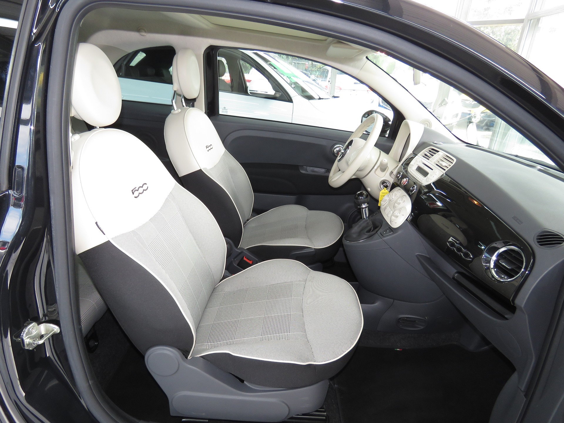 FIAT 500 1.2 Lounge-image-11