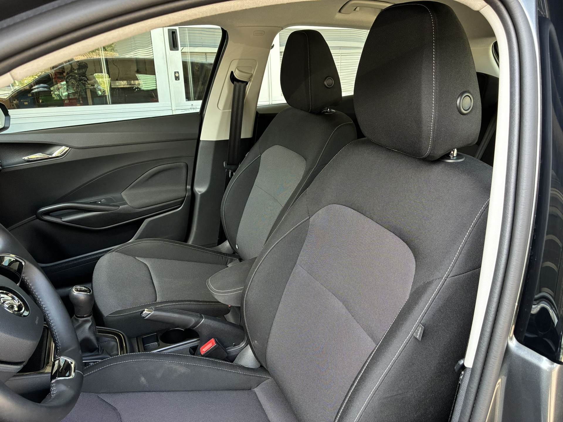 SKODA Fabia 1.0 TSI Ambition-image-12