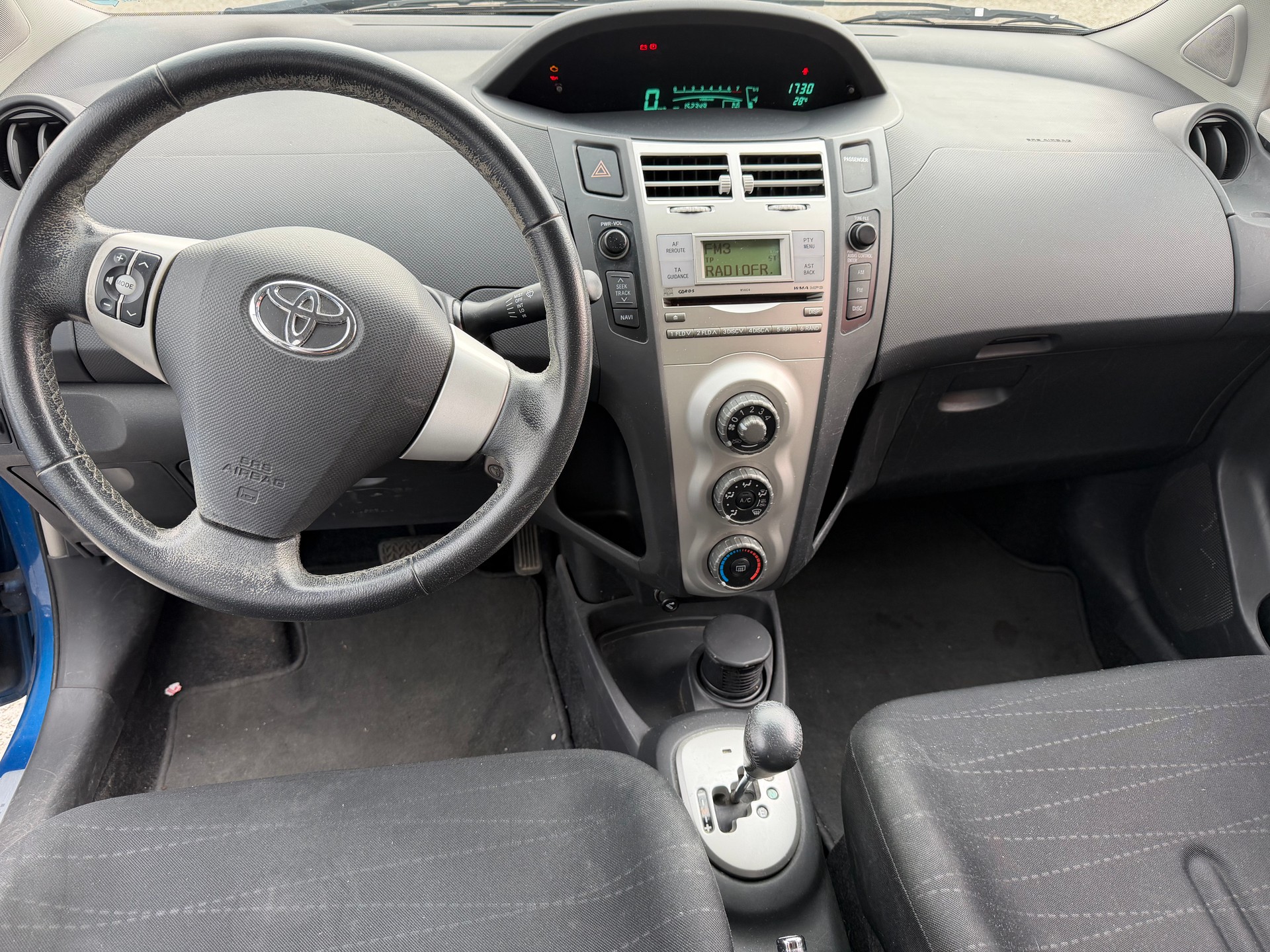 TOYOTA Yaris 1.3 Chic Automatic-image-4