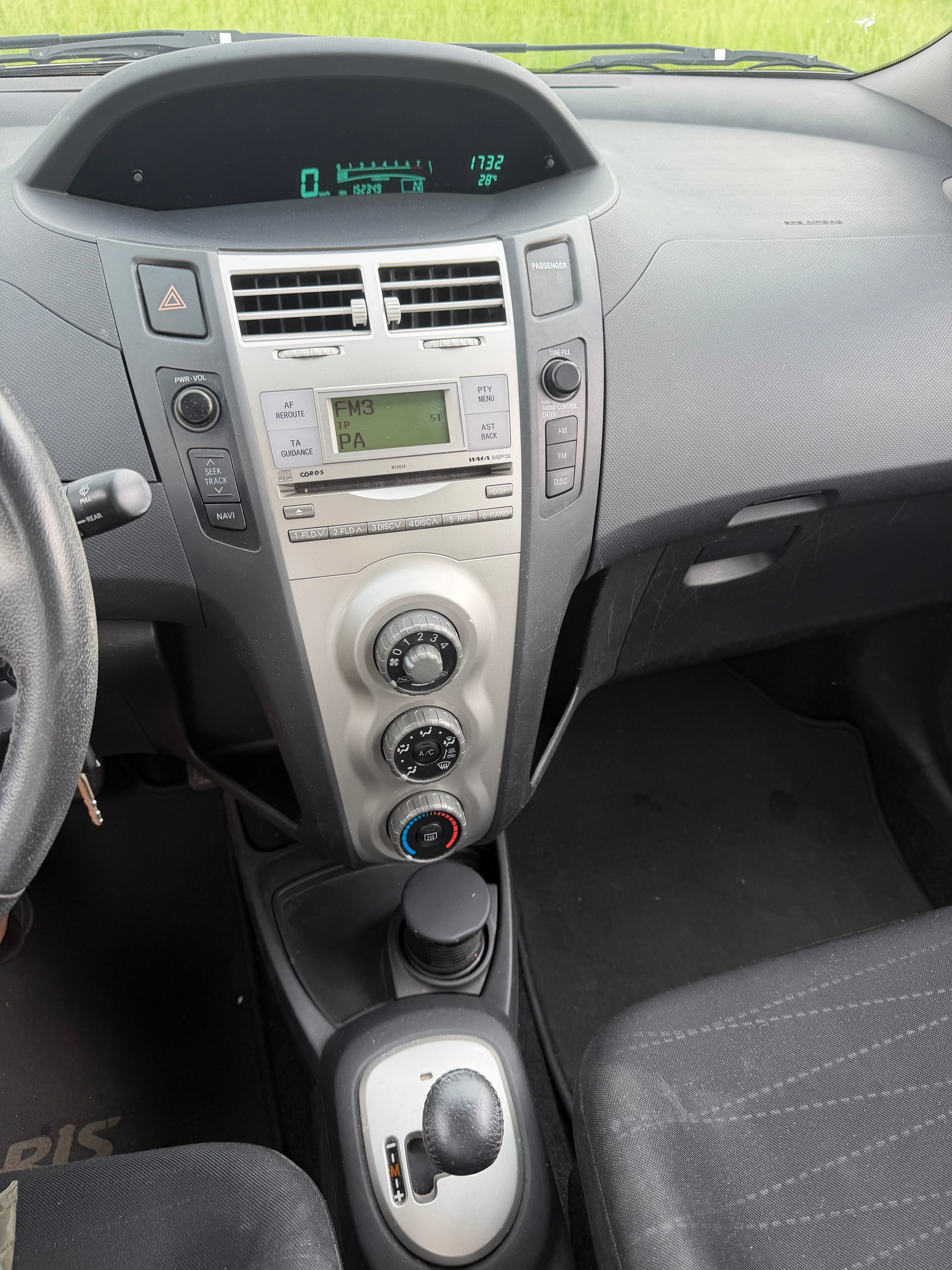 TOYOTA Yaris 1.3 Chic Automatic-image-10