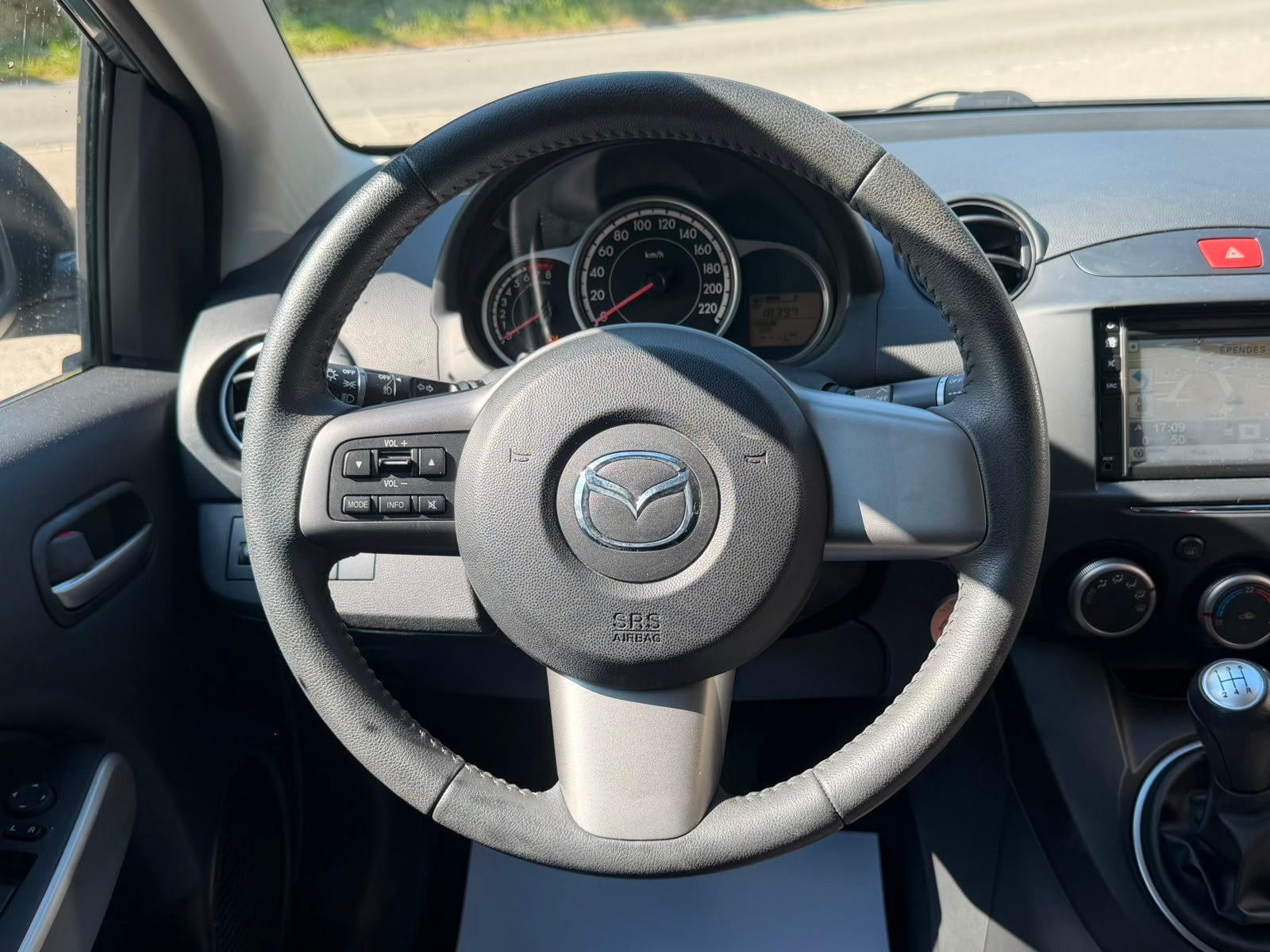 MAZDA 2 1.3i 16V Exclusive-image-4