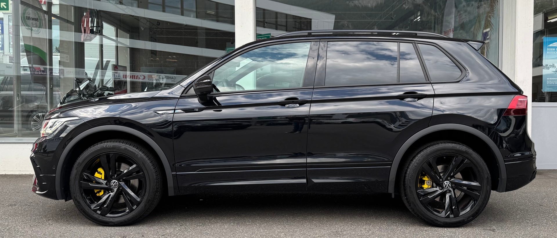 VW Tiguan 2.0TSI R-Line 4Motion DSG-showroom-element-2