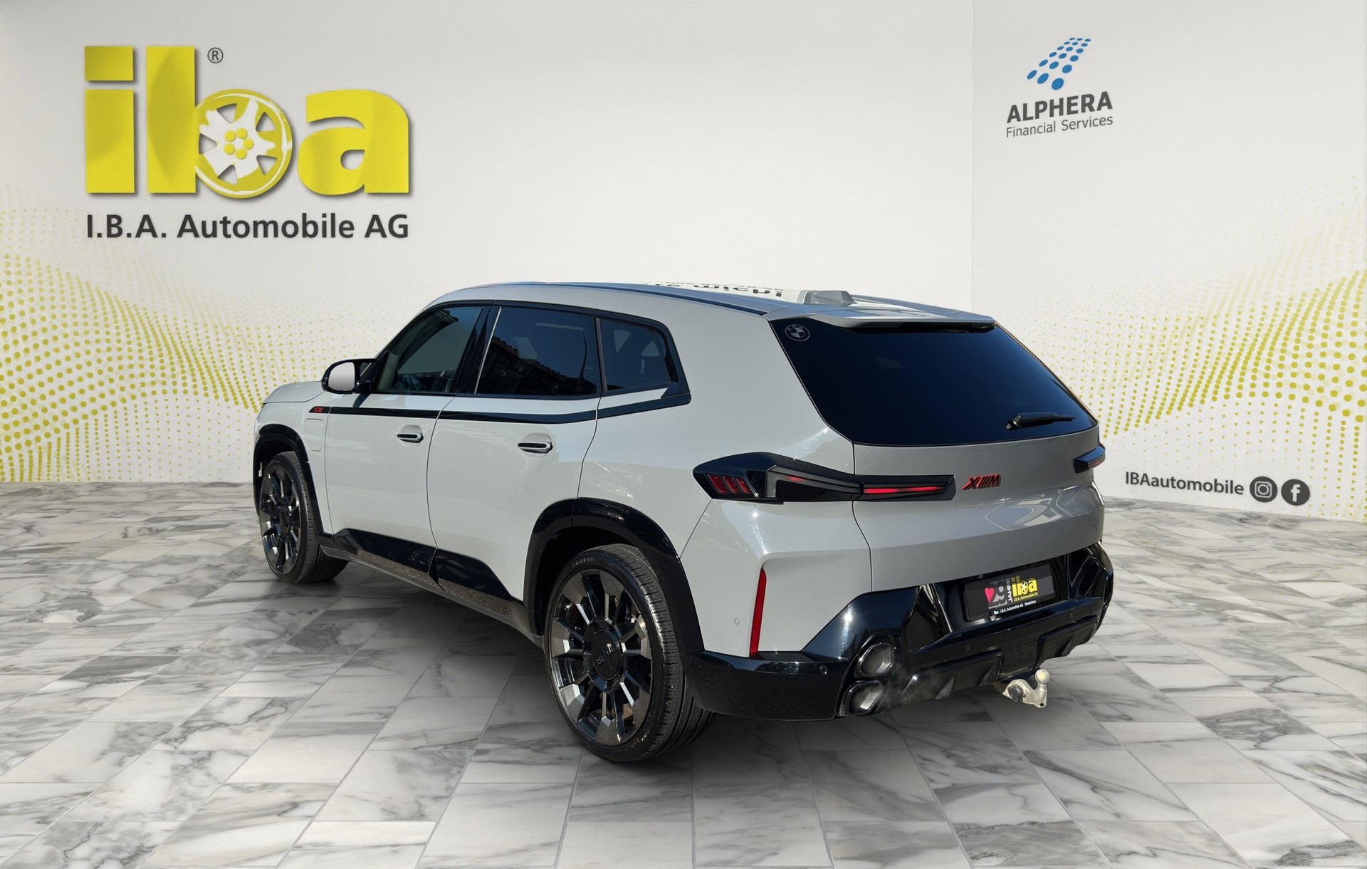 BMW XM xDrive PHEV Label (CH) INDIVIDUAL M Driver's Package-showroom-element-2