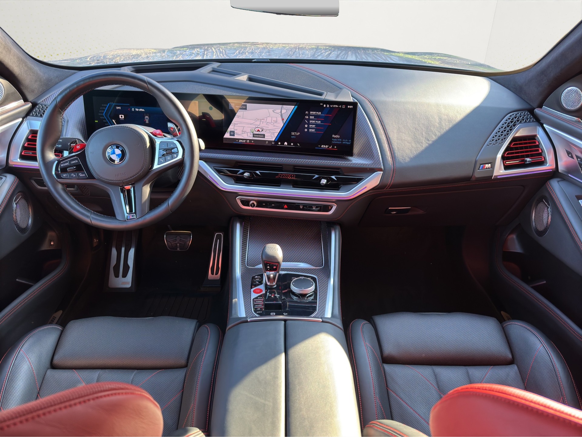 BMW XM xDrive PHEV Label (CH) INDIVIDUAL M Driver's Package-image-9