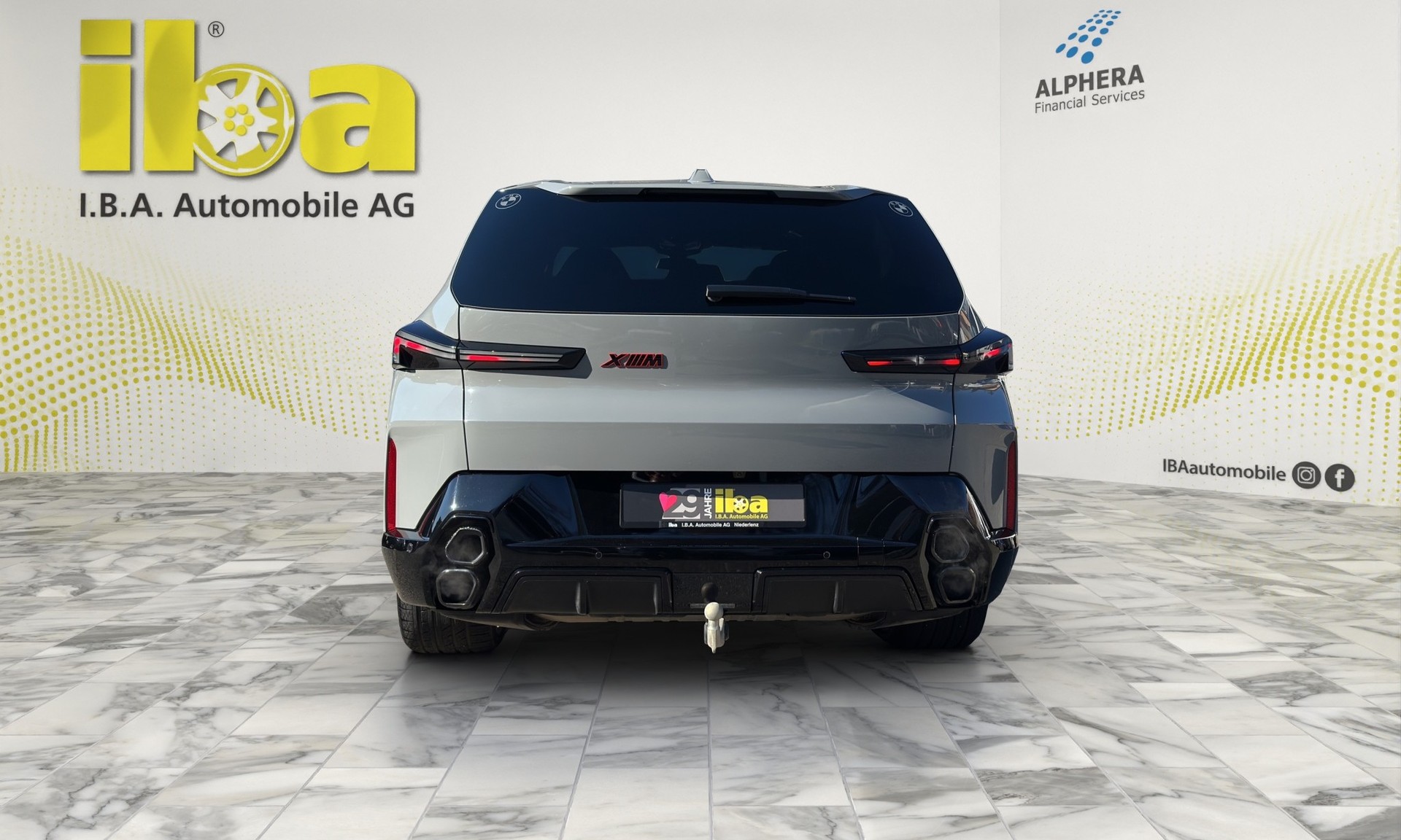 BMW XM xDrive PHEV Label (CH) INDIVIDUAL M Driver's Package-showroom-element-3