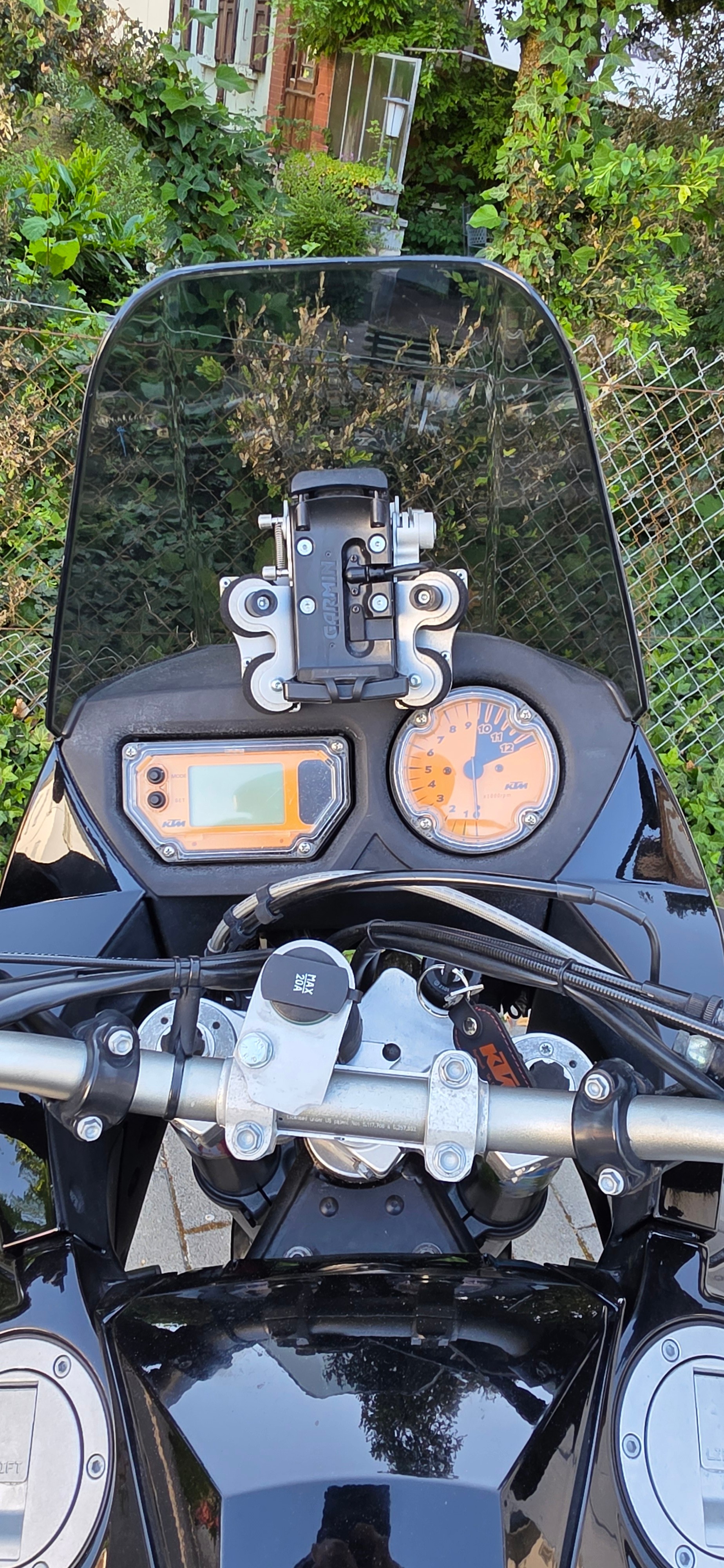KTM 950 Adventure LC8 V2-image-7