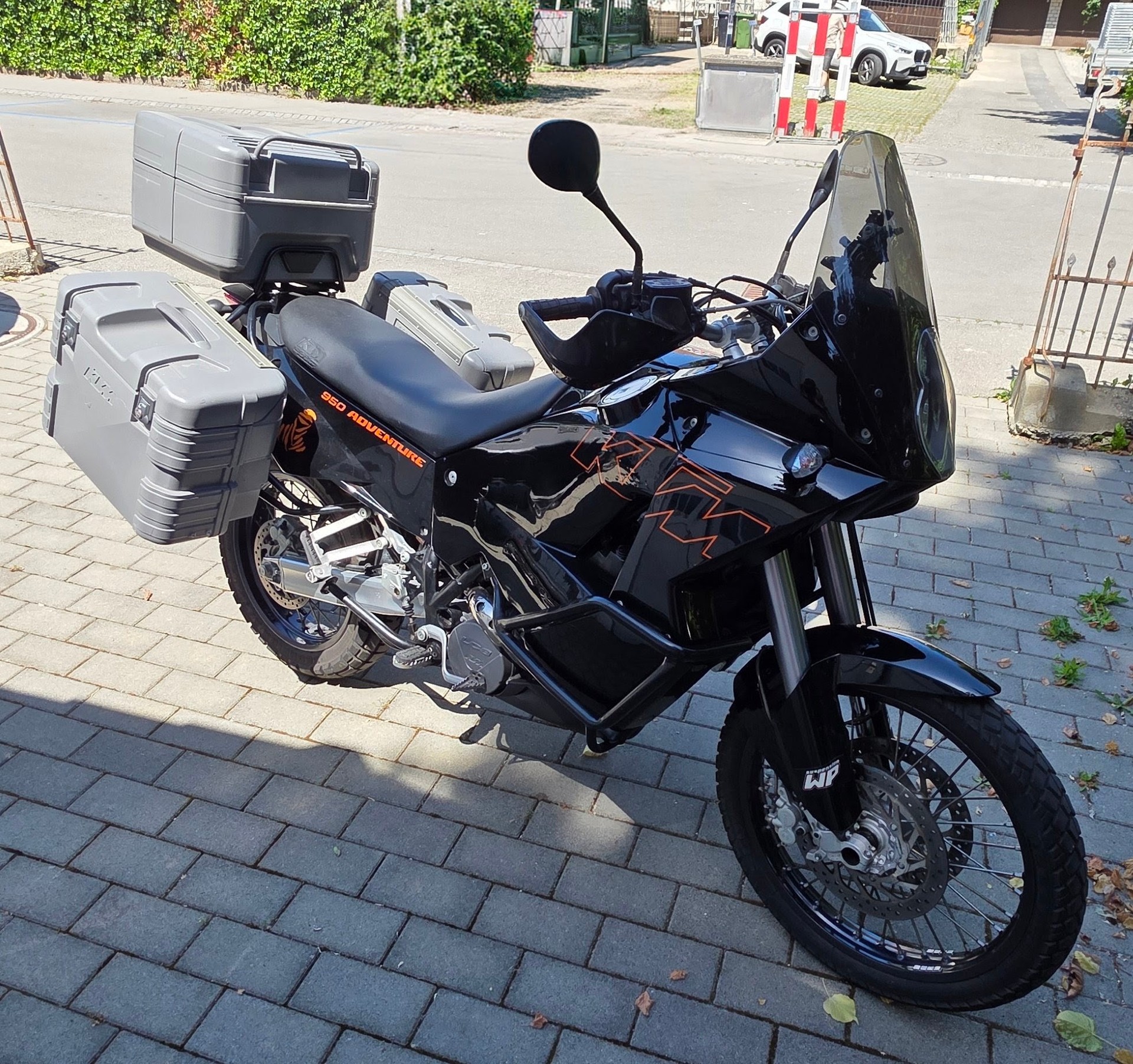 KTM 950 Adventure LC8 V2-image-4