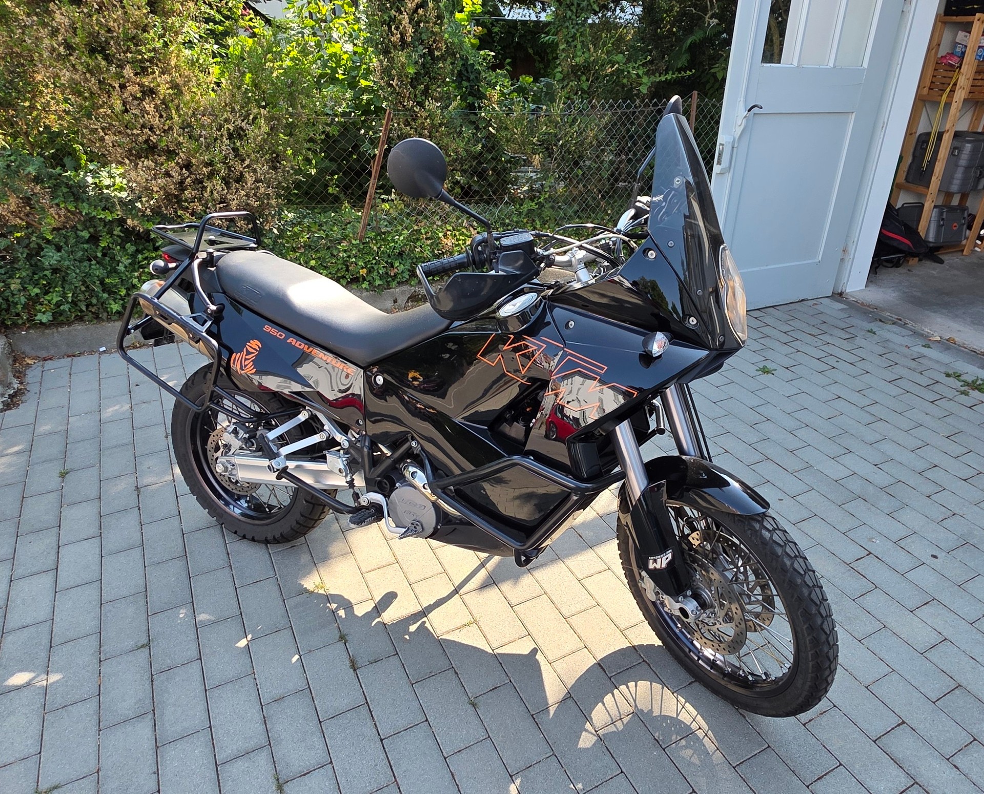 KTM 950 Adventure LC8 V2-image-0