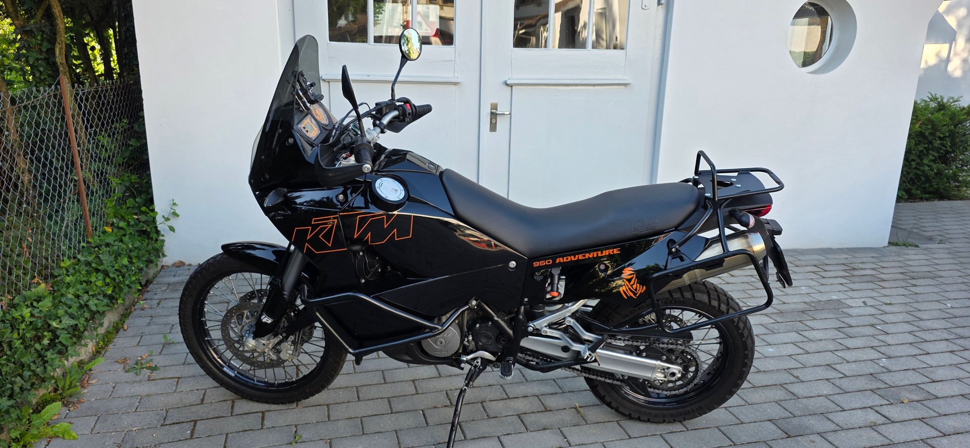 KTM 950 Adventure LC8 V2-image-2